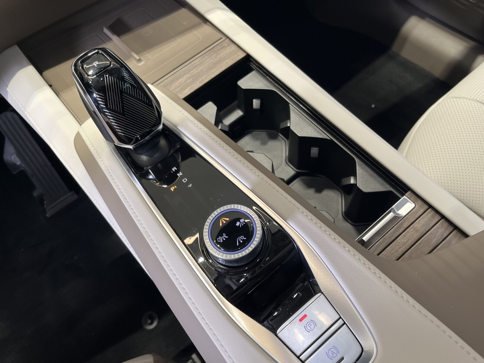 PHEV AT&nbsp;Exclusive 299&nbsp;KM