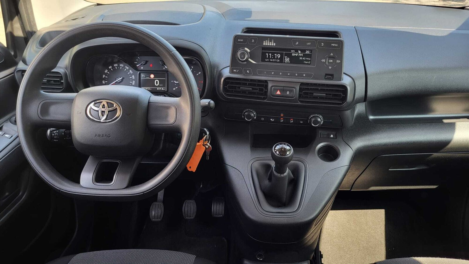 1.5 D4-D 102KM 5MT; Bluetooth; Tempomat; ISOFIX; Czujniki; HAK; FV23%