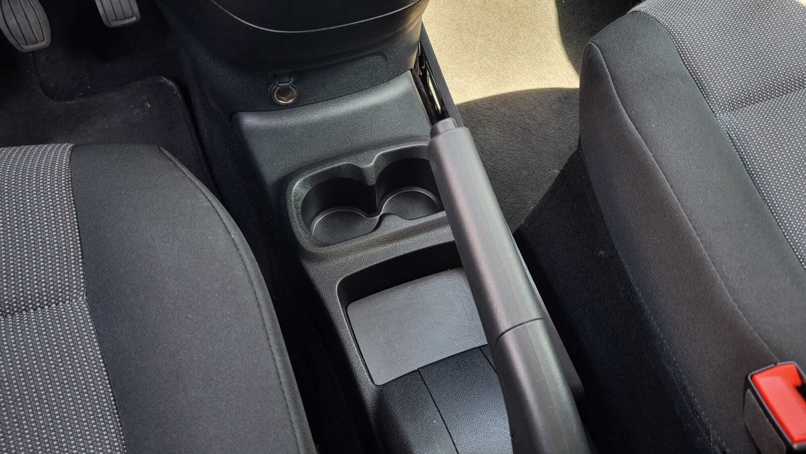 1.5 D4-D 102KM 5MT; Bluetooth; Tempomat; ISOFIX; Czujniki; HAK; FV23%