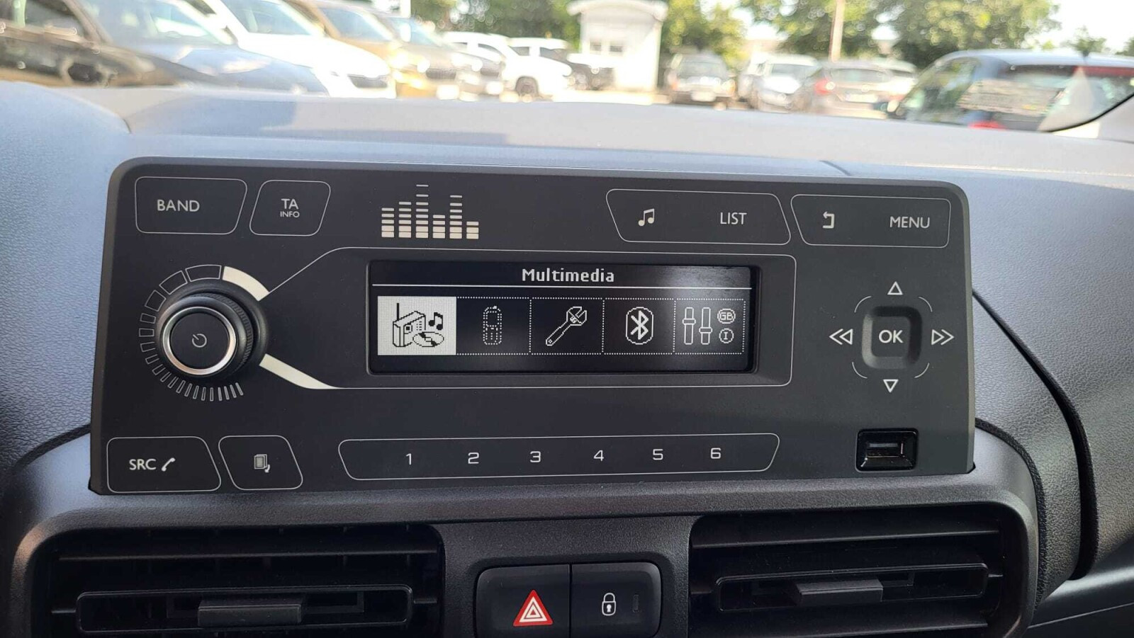 1.5 D4-D 102KM 5MT; Bluetooth; Tempomat; ISOFIX; Czujniki; HAK; FV23%
