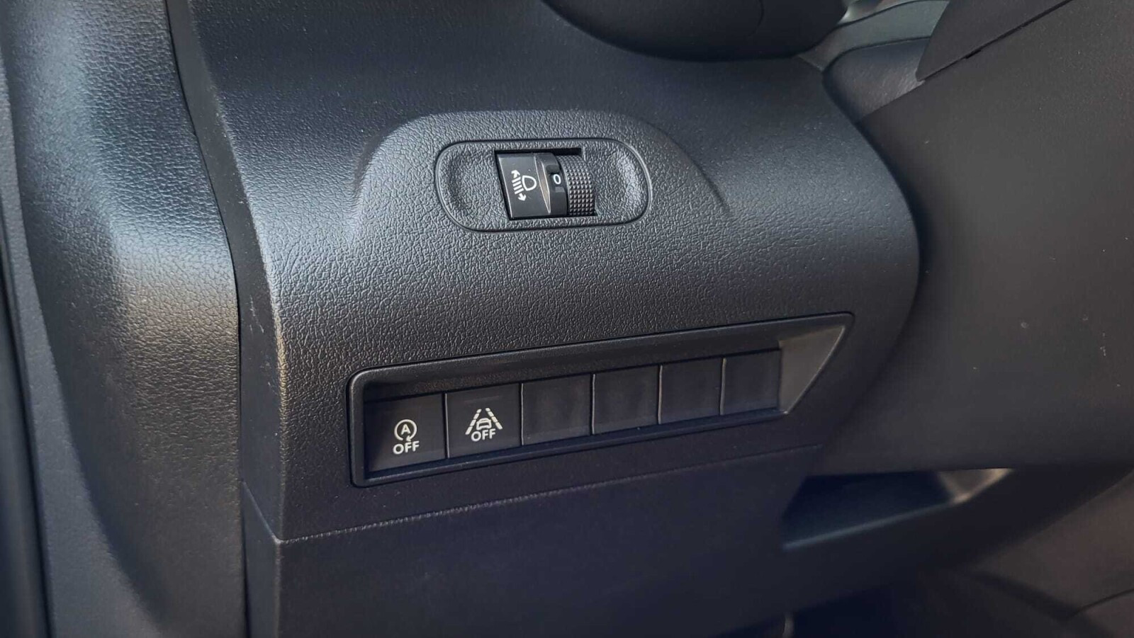1.5 D4-D 102KM 5MT; Bluetooth; Tempomat; ISOFIX; Czujniki; HAK; FV23%