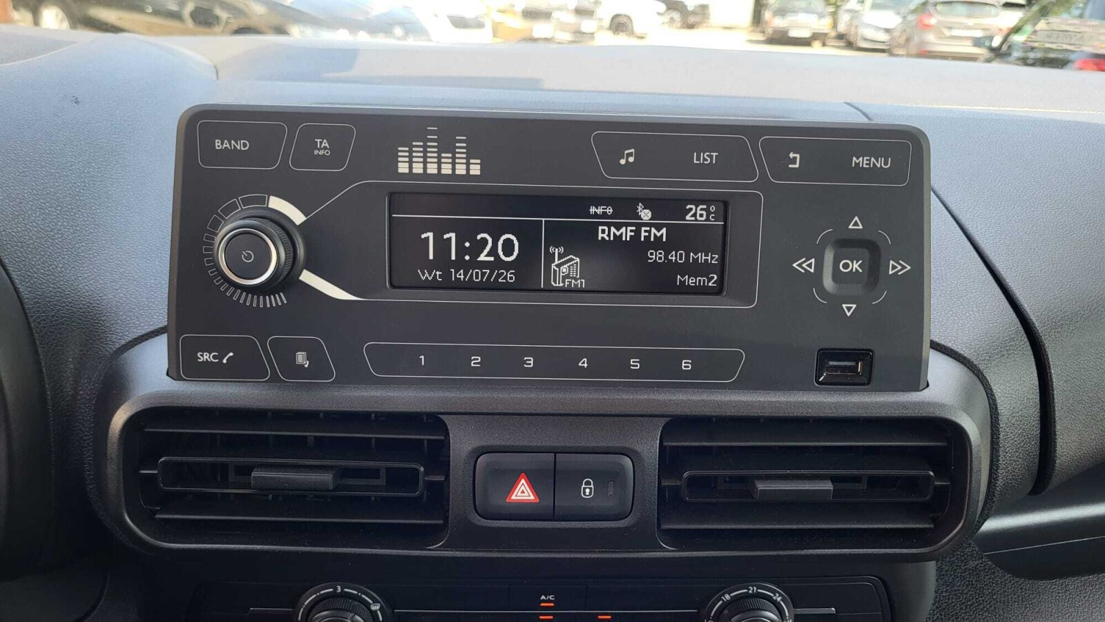 1.5 D4-D 102KM 5MT; Bluetooth; Tempomat; ISOFIX; Czujniki; HAK; FV23%