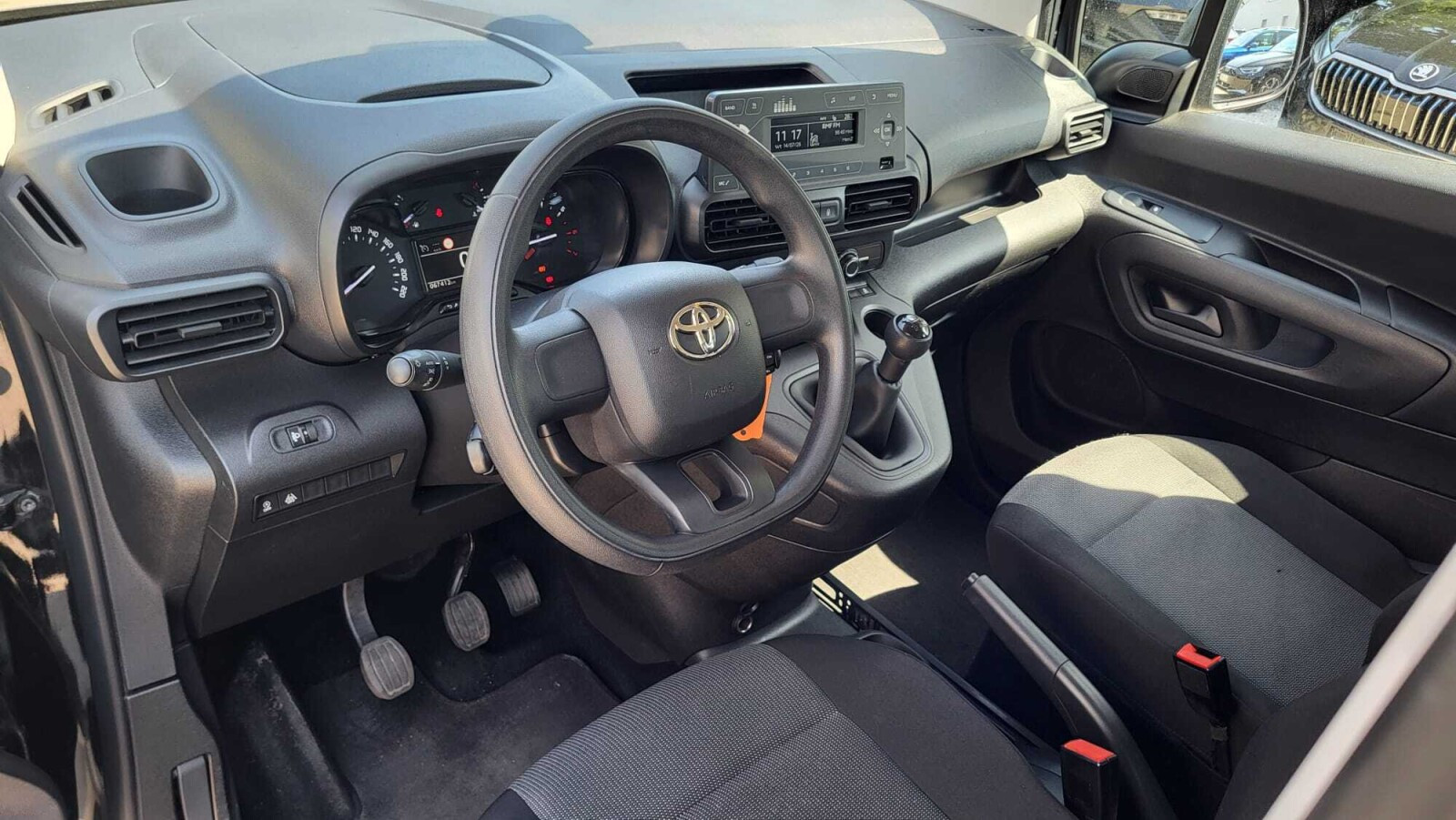 1.5 D4-D 102KM 5MT; Bluetooth; Tempomat; ISOFIX; Czujniki; HAK; FV23%