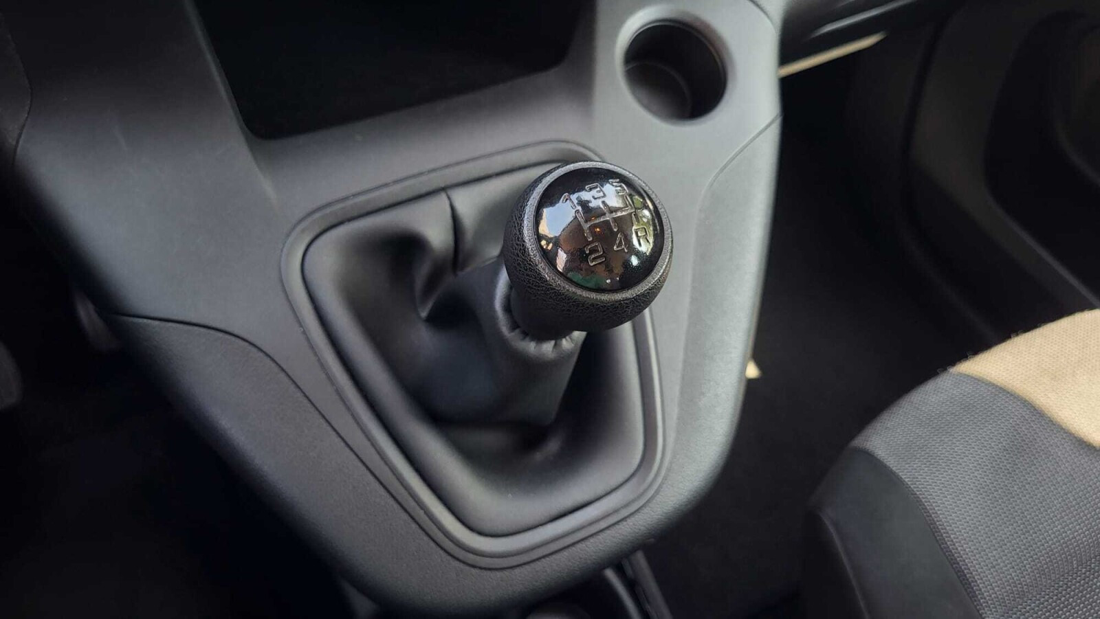 1.5 D4-D 102KM 5MT; Bluetooth; Tempomat; ISOFIX; Czujniki; HAK; FV23%