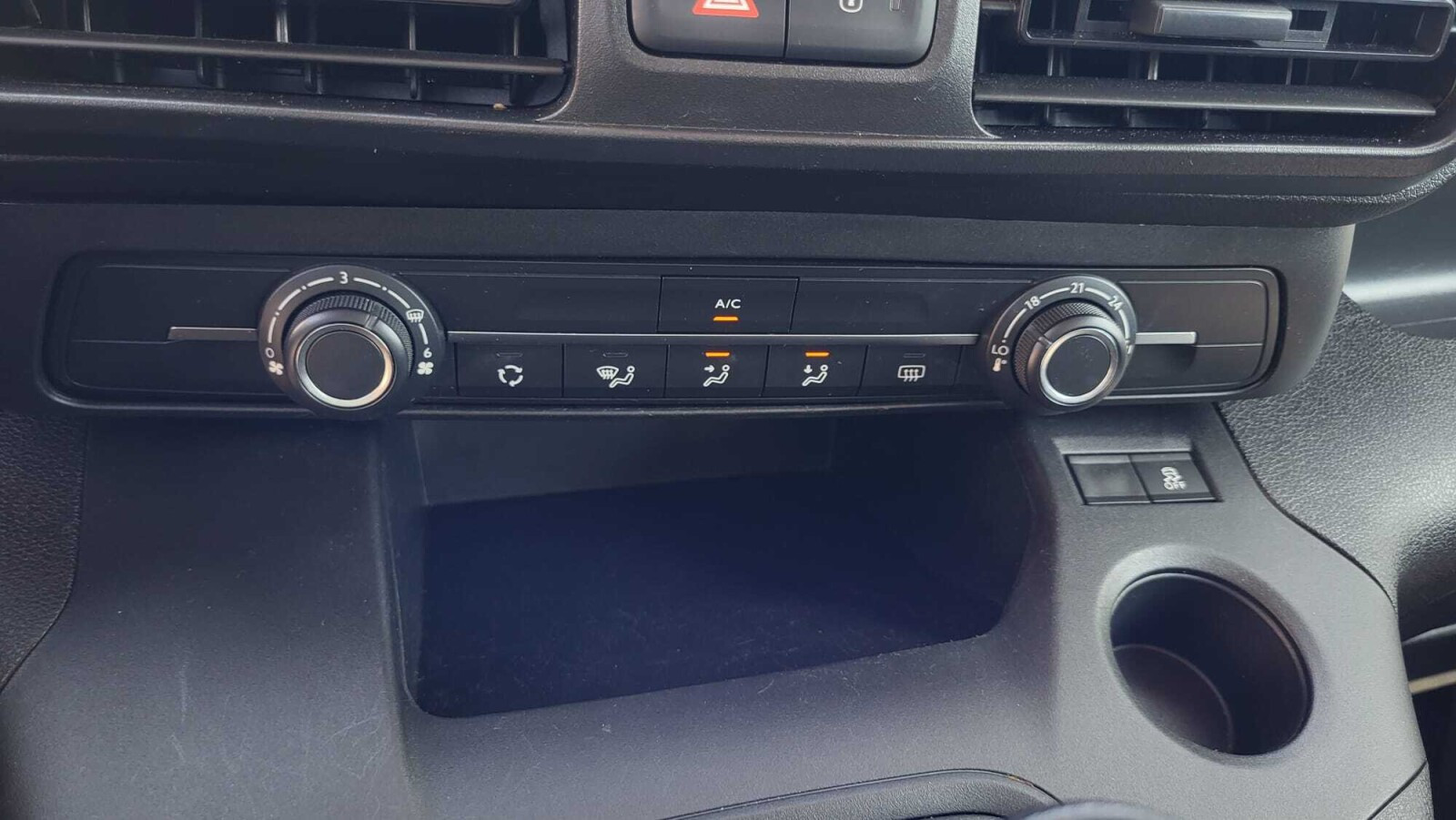 1.5 D4-D 102KM 5MT; Bluetooth; Tempomat; ISOFIX; Czujniki; HAK; FV23%