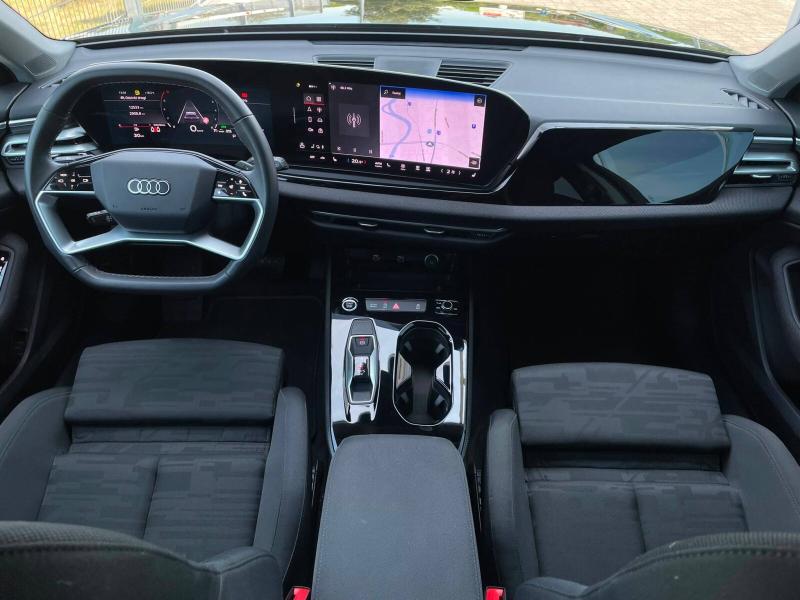 Światła LED || Virtual Cockpit Plus || El. klapa bagażnika || S-LINE