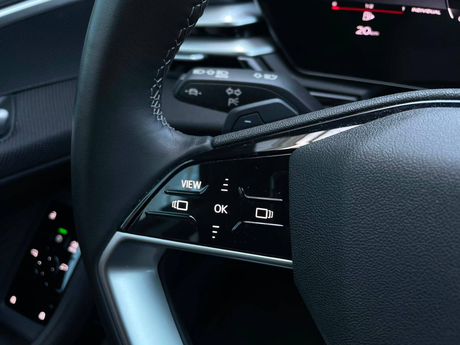 Światła LED || Virtual Cockpit Plus || El. klapa bagażnika || S-LINE