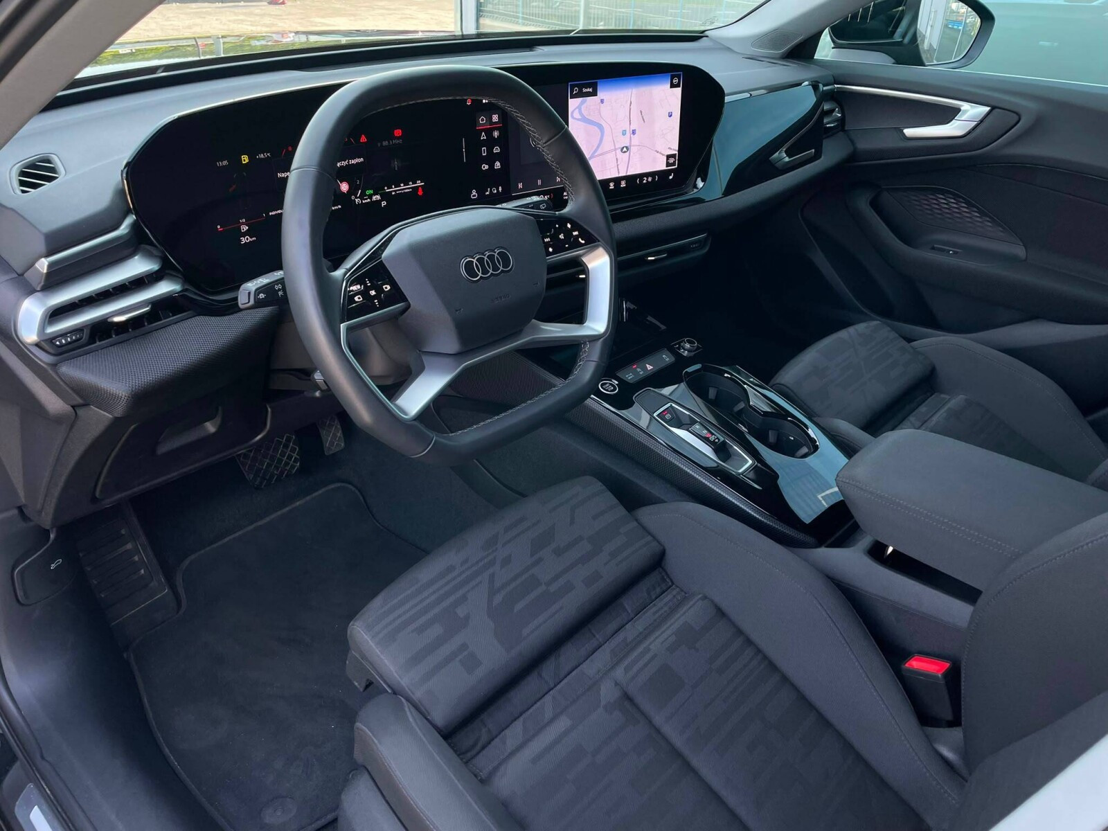 Światła LED || Virtual Cockpit Plus || El. klapa bagażnika || S-LINE