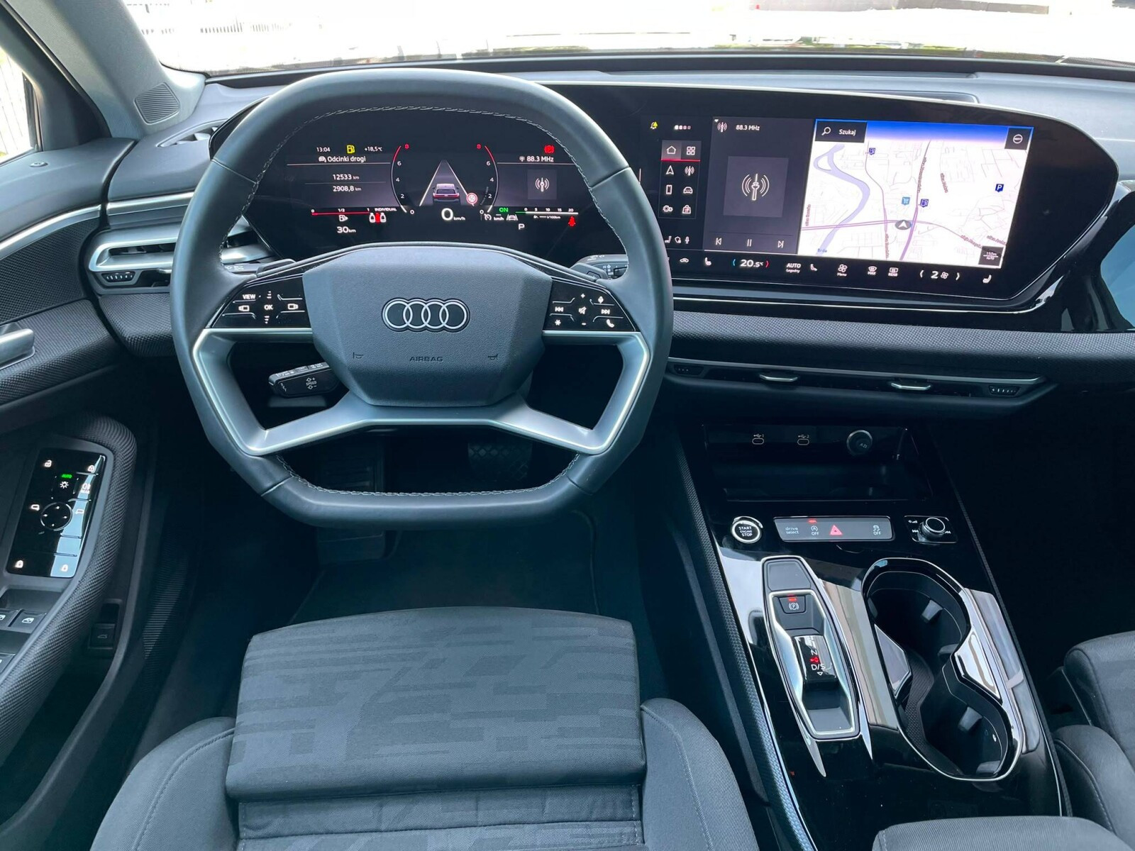 Światła LED || Virtual Cockpit Plus || El. klapa bagażnika || S-LINE
