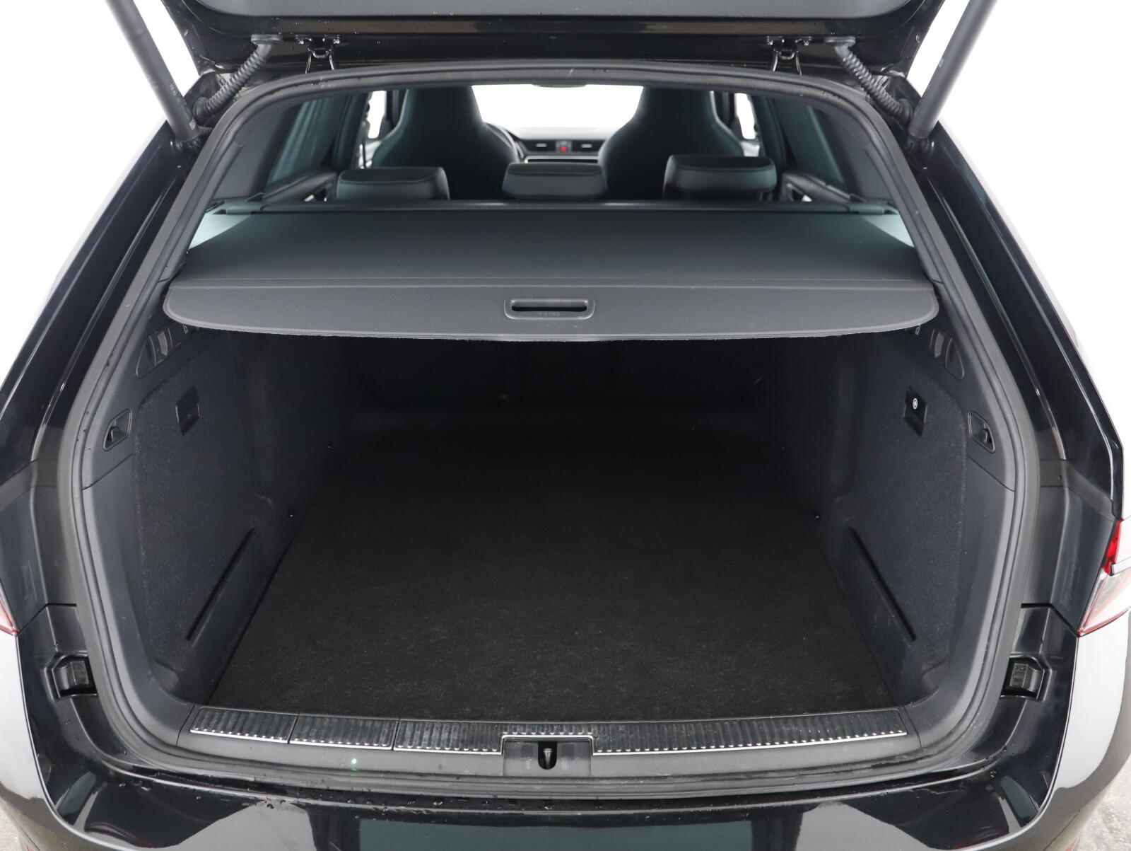 Superb 2.0 TDI SCR 4x4 Sportline DSG,200KM,fv23%vat