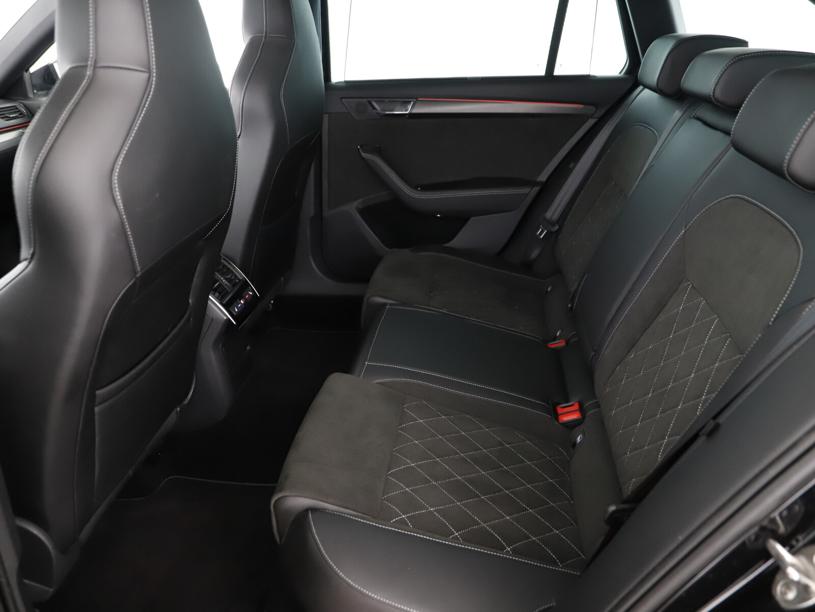 Superb 2.0 TDI SCR 4x4 Sportline DSG,200KM,fv23%vat