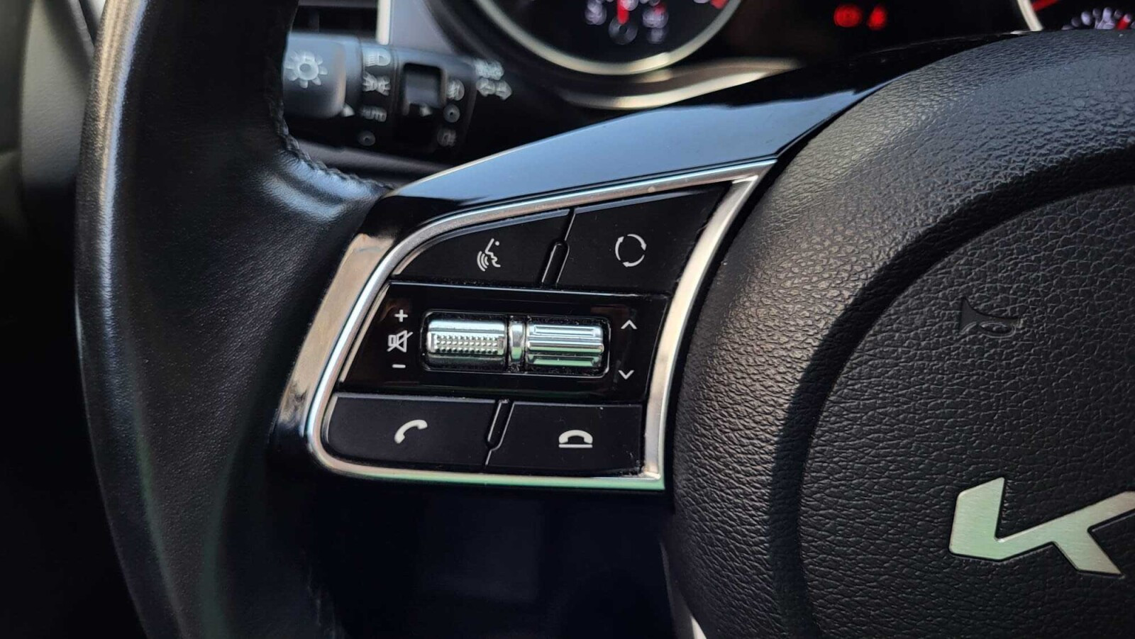 1.5 T-GDI 160KM 6MT; Bluetooth; Lampy LED; Czujniki; Kamera; Tempomat