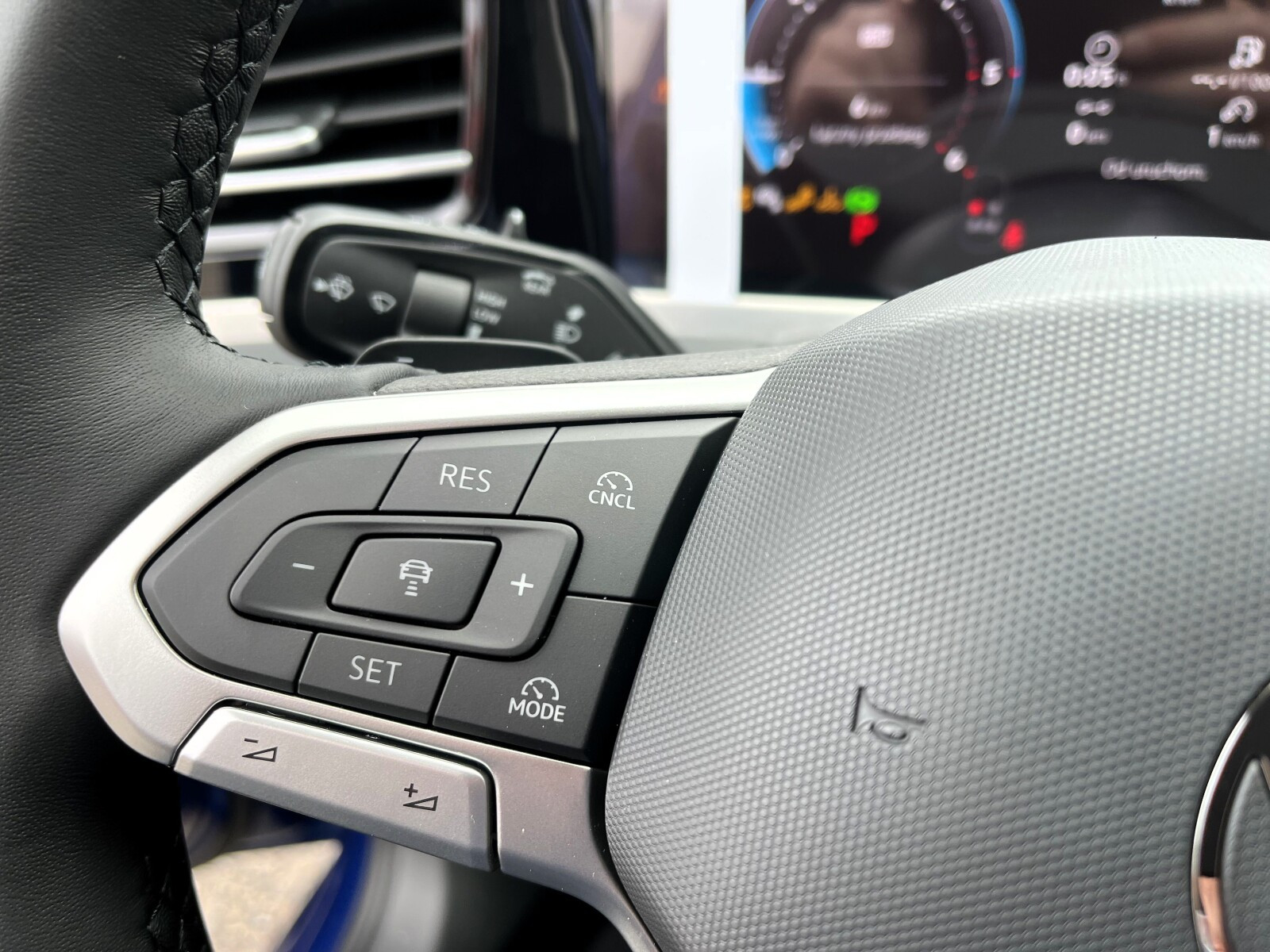 Business Plus 2.0 TDI 193KM DSG 4X4 HAK, Navi, Masaż 2026
