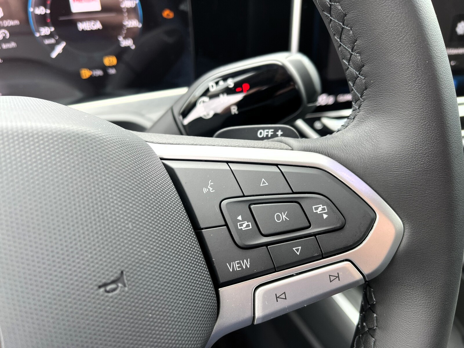 Business Plus 2.0 TDI 193KM DSG 4X4 HAK, Navi, Masaż 2026