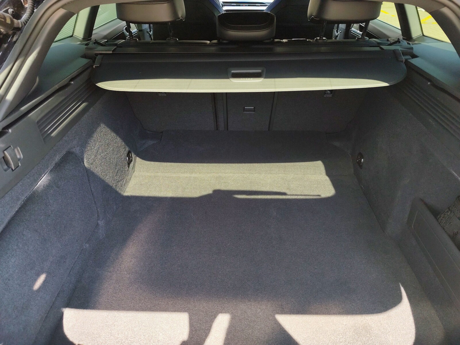 R, 2.0 TSI / 320KM, Panorama, Harman Kardon,DCC, Hak, FV 23%