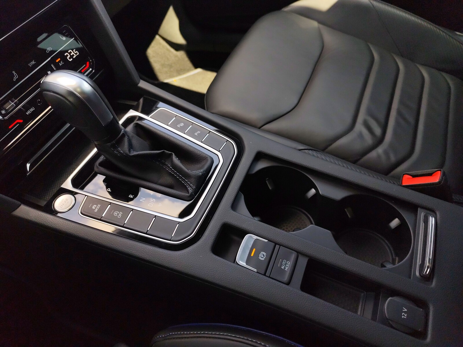 R, 2.0 TSI / 320KM, Panorama, Harman Kardon,DCC, Hak, FV 23%