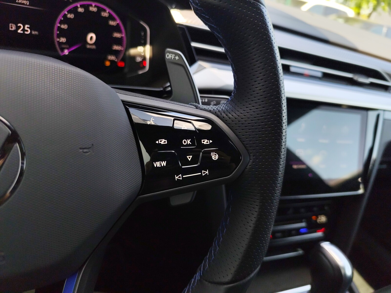 R, 2.0 TSI / 320KM, Panorama, Harman Kardon,DCC, Hak, FV 23%