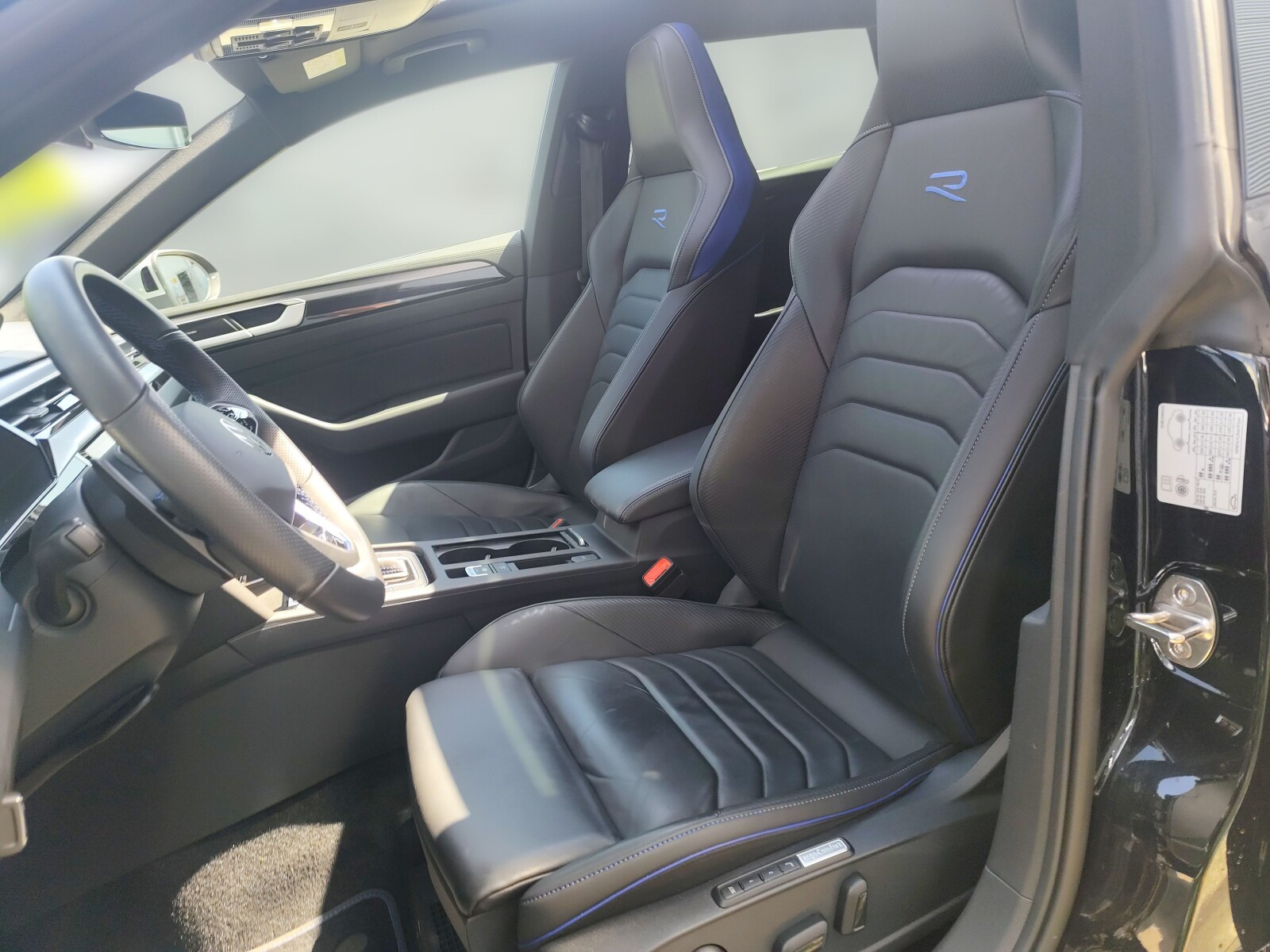 R, 2.0 TSI / 320KM, Panorama, Harman Kardon,DCC, Hak, FV 23%