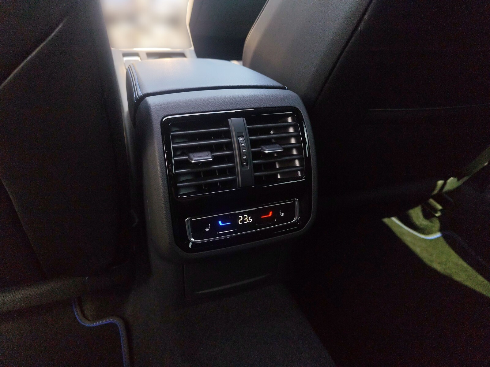R, 2.0 TSI / 320KM, Panorama, Harman Kardon,DCC, Hak, FV 23%