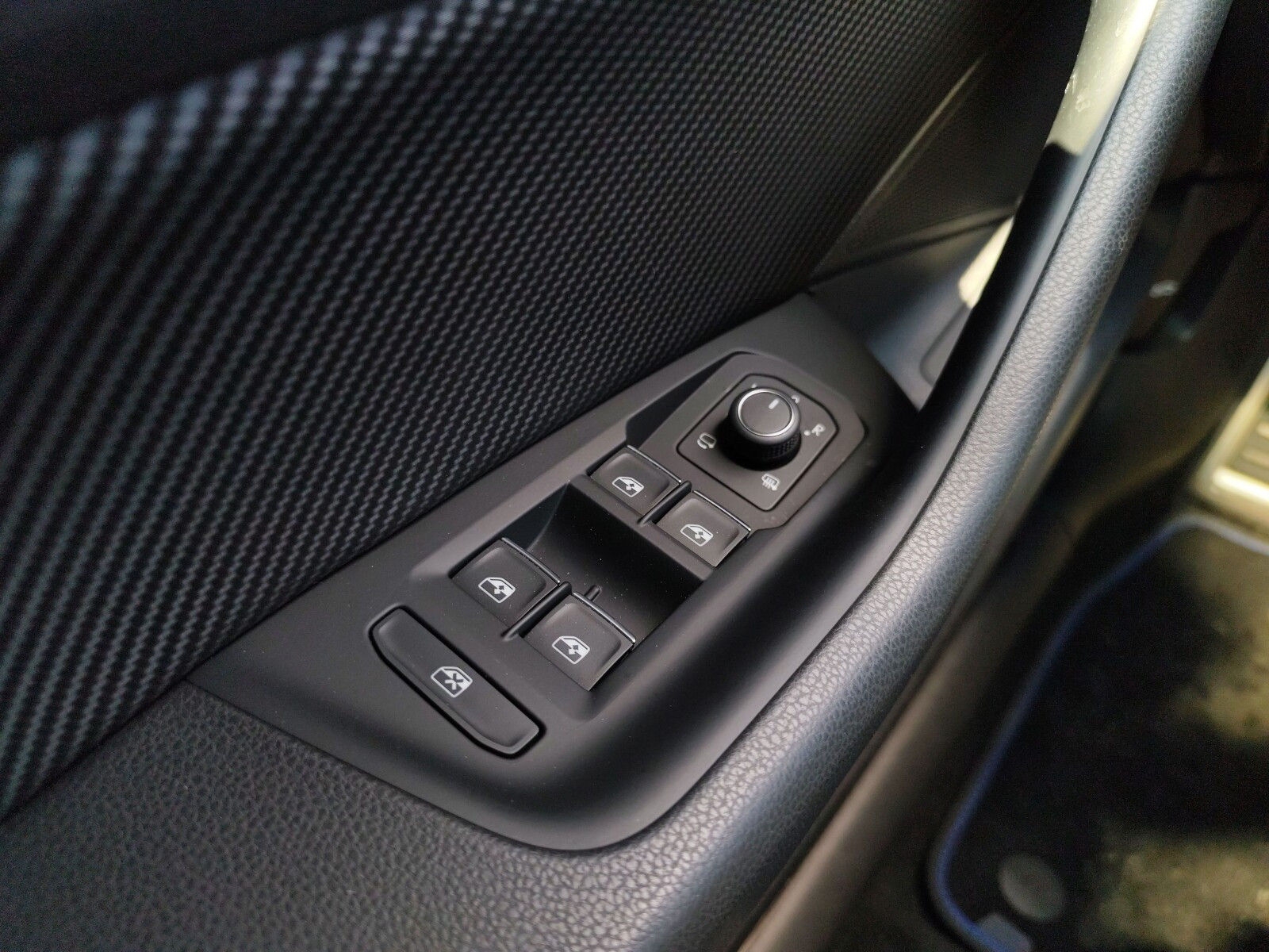 R, 2.0 TSI / 320KM, Panorama, Harman Kardon,DCC, Hak, FV 23%