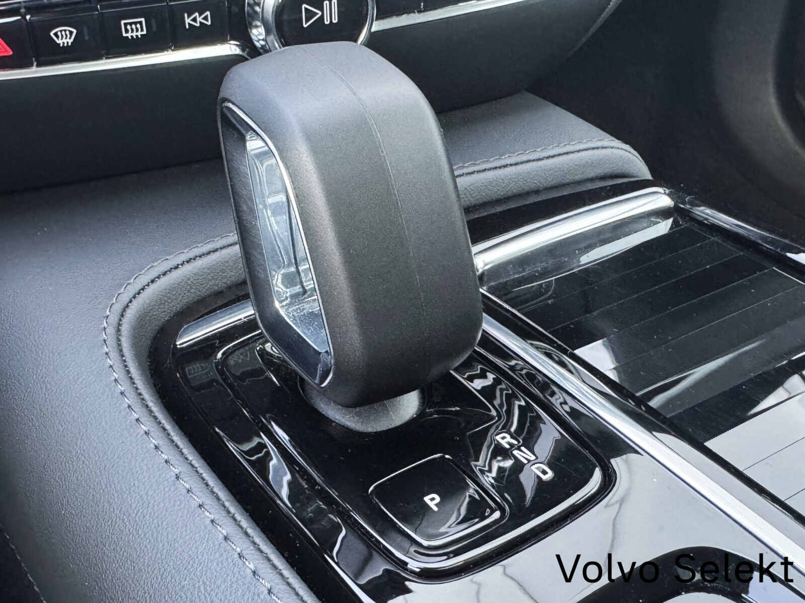 V60 T6 Plug-In 350KM | AWD | Plus Dark | Salon PL | Serwis ASO | FV23%