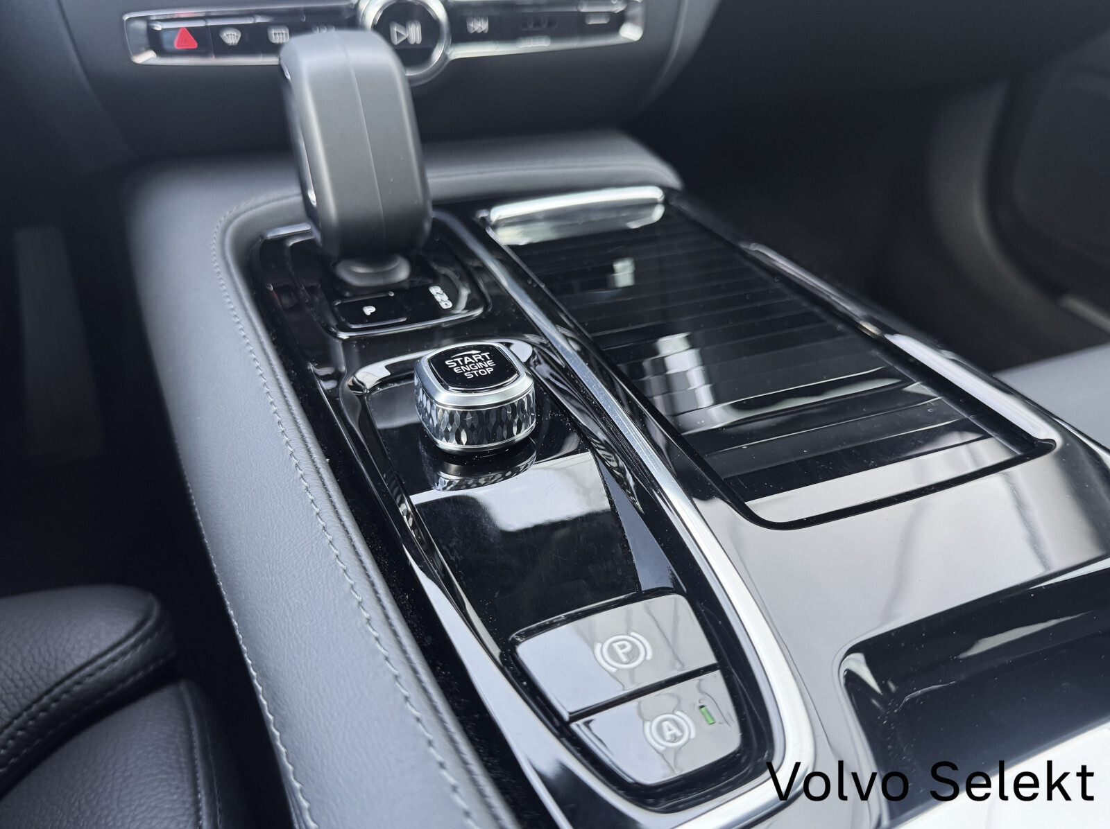 V60 T6 Plug-In 350KM | AWD | Plus Dark | Salon PL | Serwis ASO | FV23%