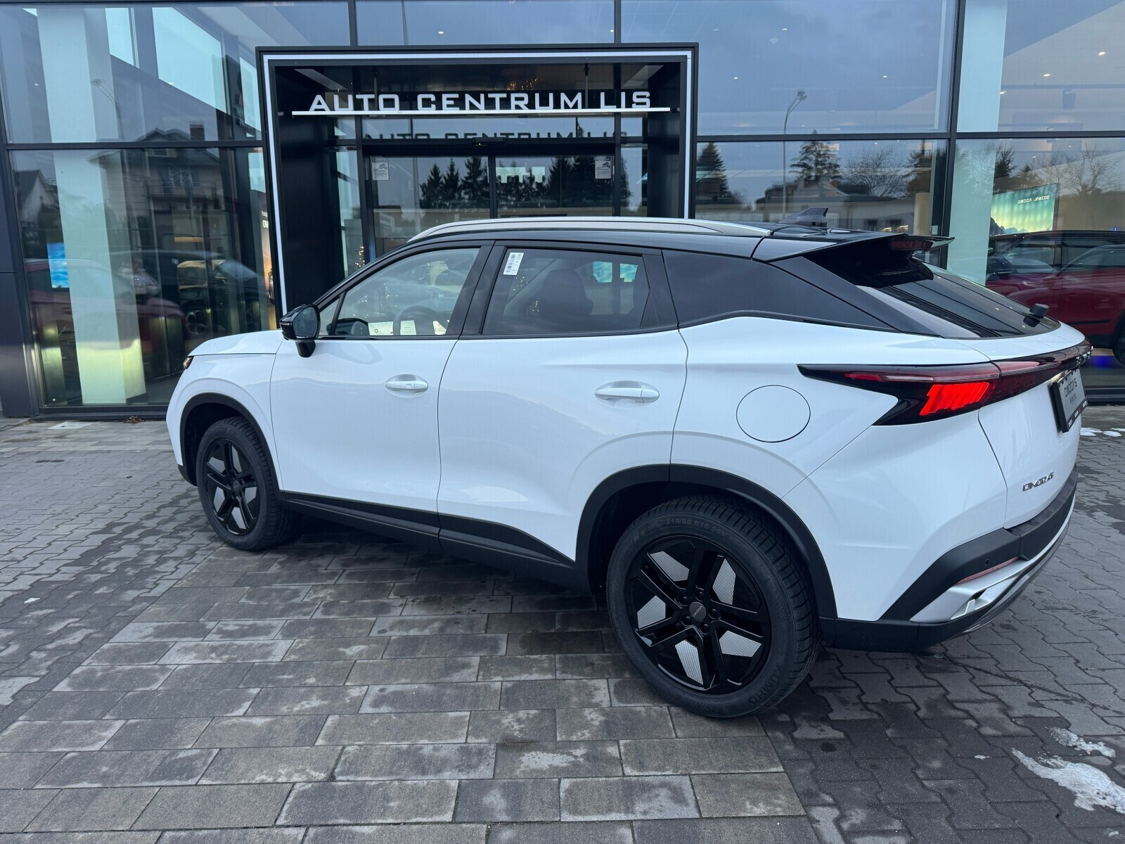 OMODA 5 HEV Demo KhakiWhite