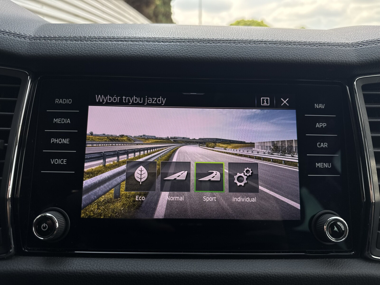 Kodiaq Ambition 2.0TDI DSG ACC Matrix Hak Kamera Ambiente Podgrz.Szyba