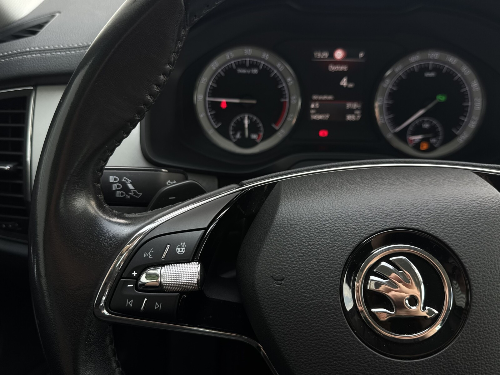 Kodiaq Ambition 2.0TDI DSG ACC Matrix Hak Kamera Ambiente Podgrz.Szyba
