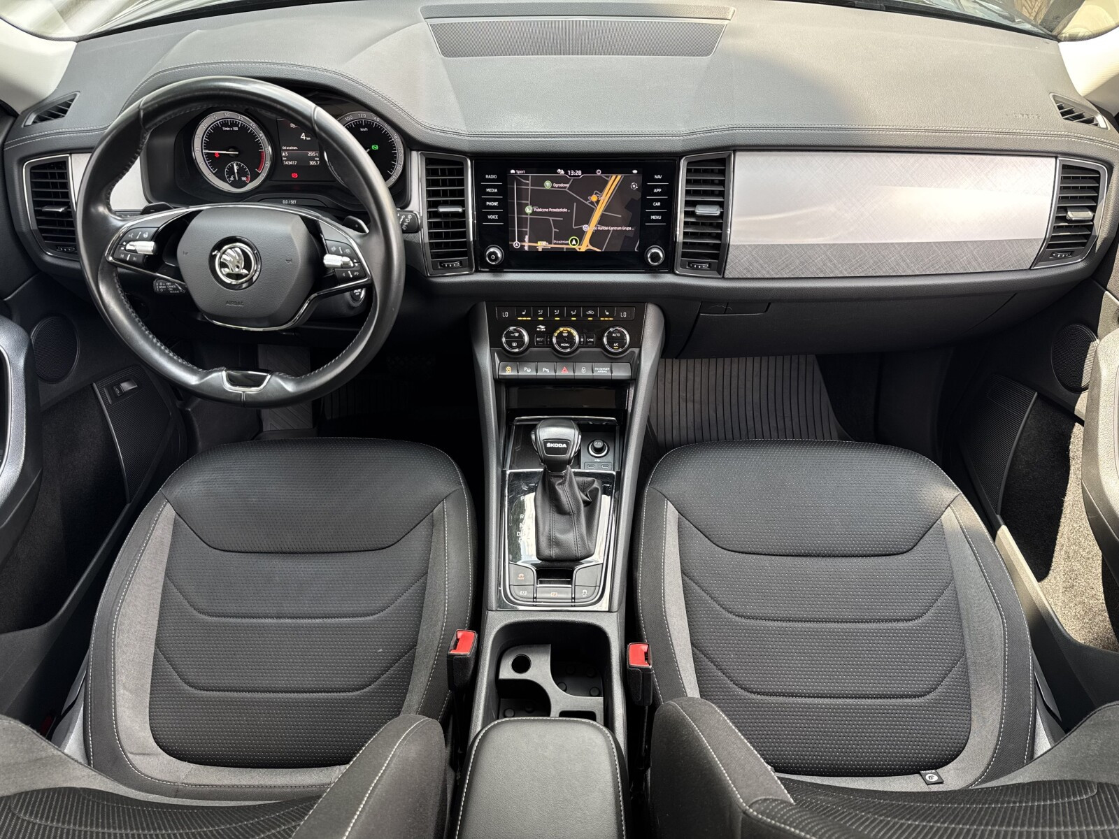 Kodiaq Ambition 2.0TDI DSG ACC Matrix Hak Kamera Ambiente Podgrz.Szyba