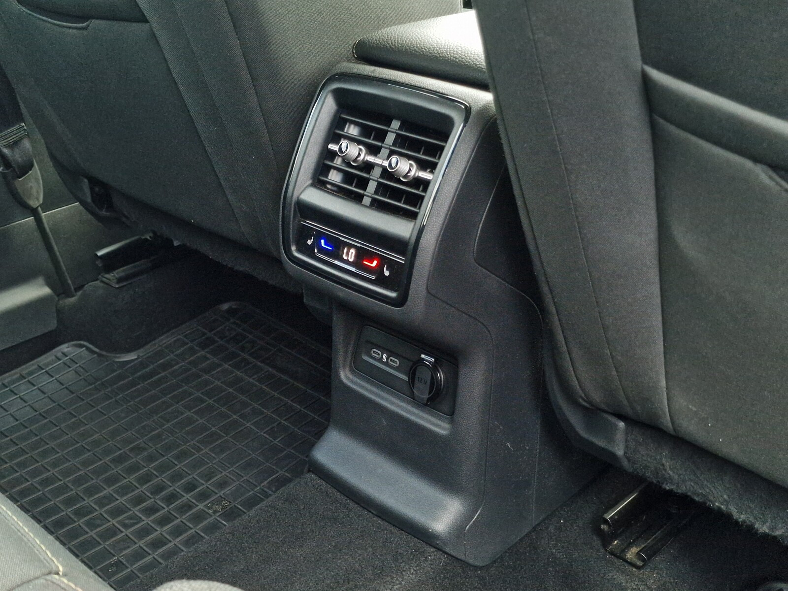 1.5 TSI Selection DSG/LED/Kamera/7 os./Kessy/Side Assist/GWARANCJA