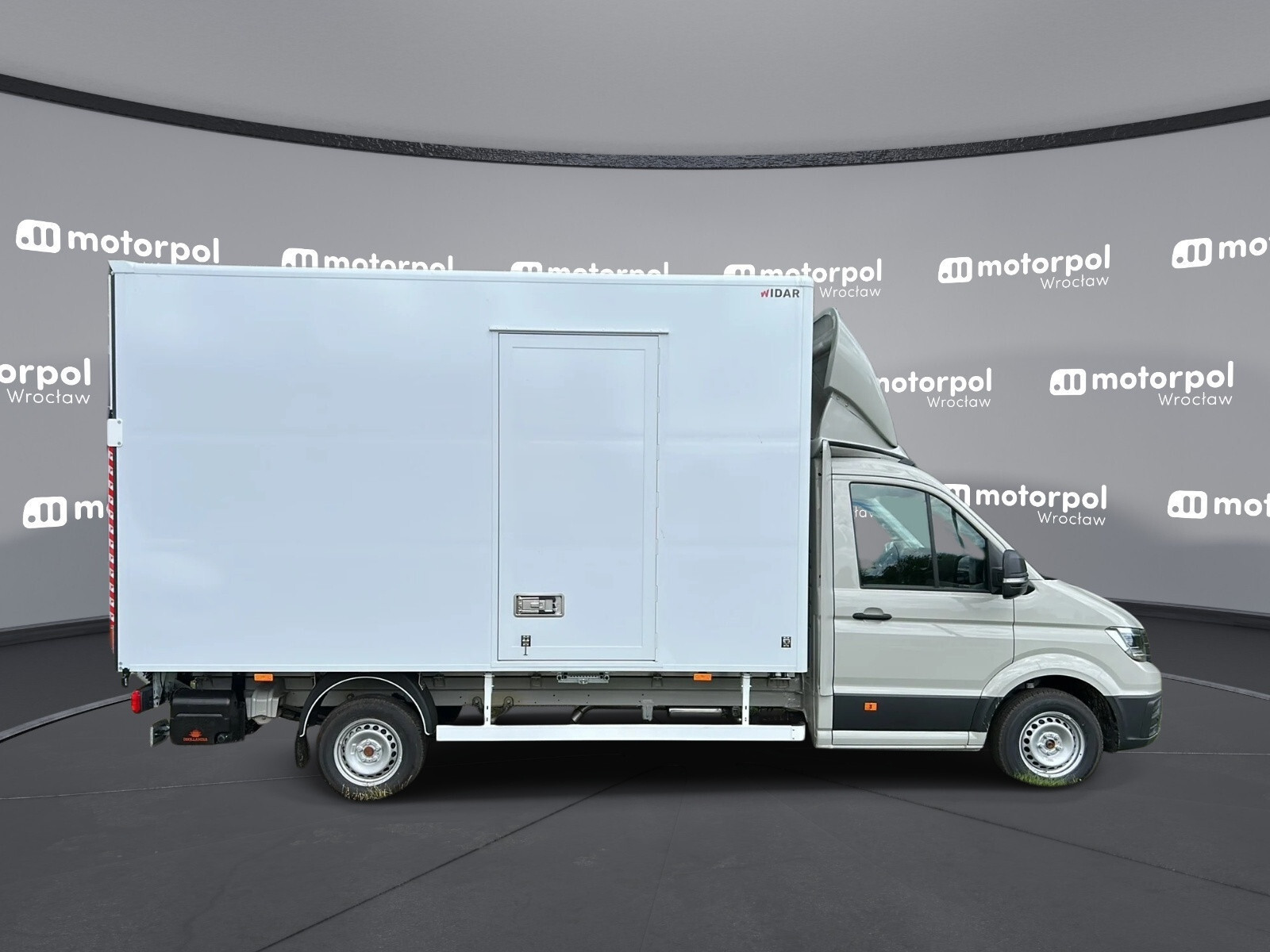 KONTENER MEBLOWY+WINDA/AUTOMAT/35 Podwozie z pojedynczą kabiną 2,0 l 163 KM manual r. o.: 4490 mm
