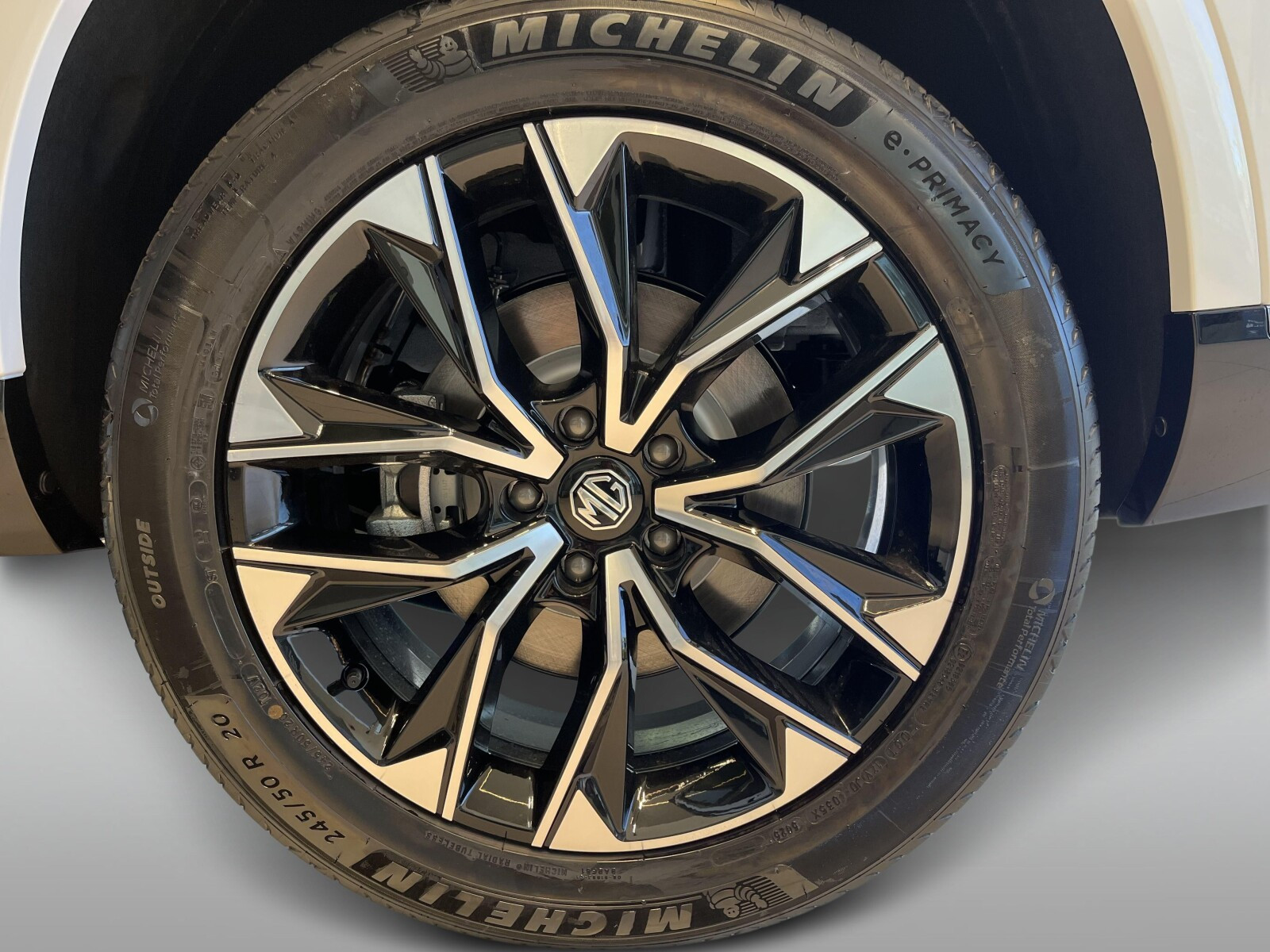 PHEV AT&nbsp;Exclusive 299&nbsp;KM