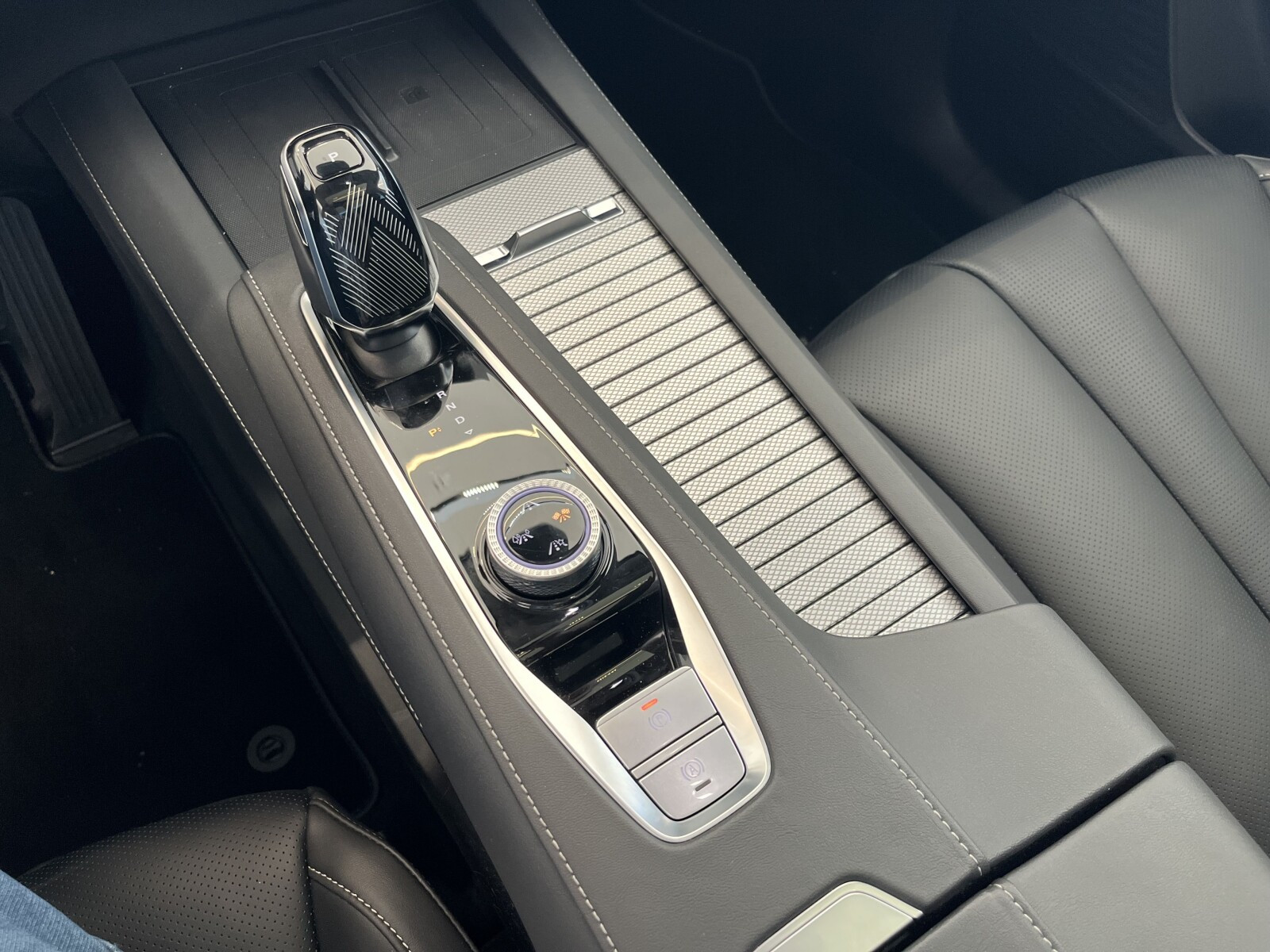 PHEV AT&nbsp;Exclusive 299&nbsp;KM