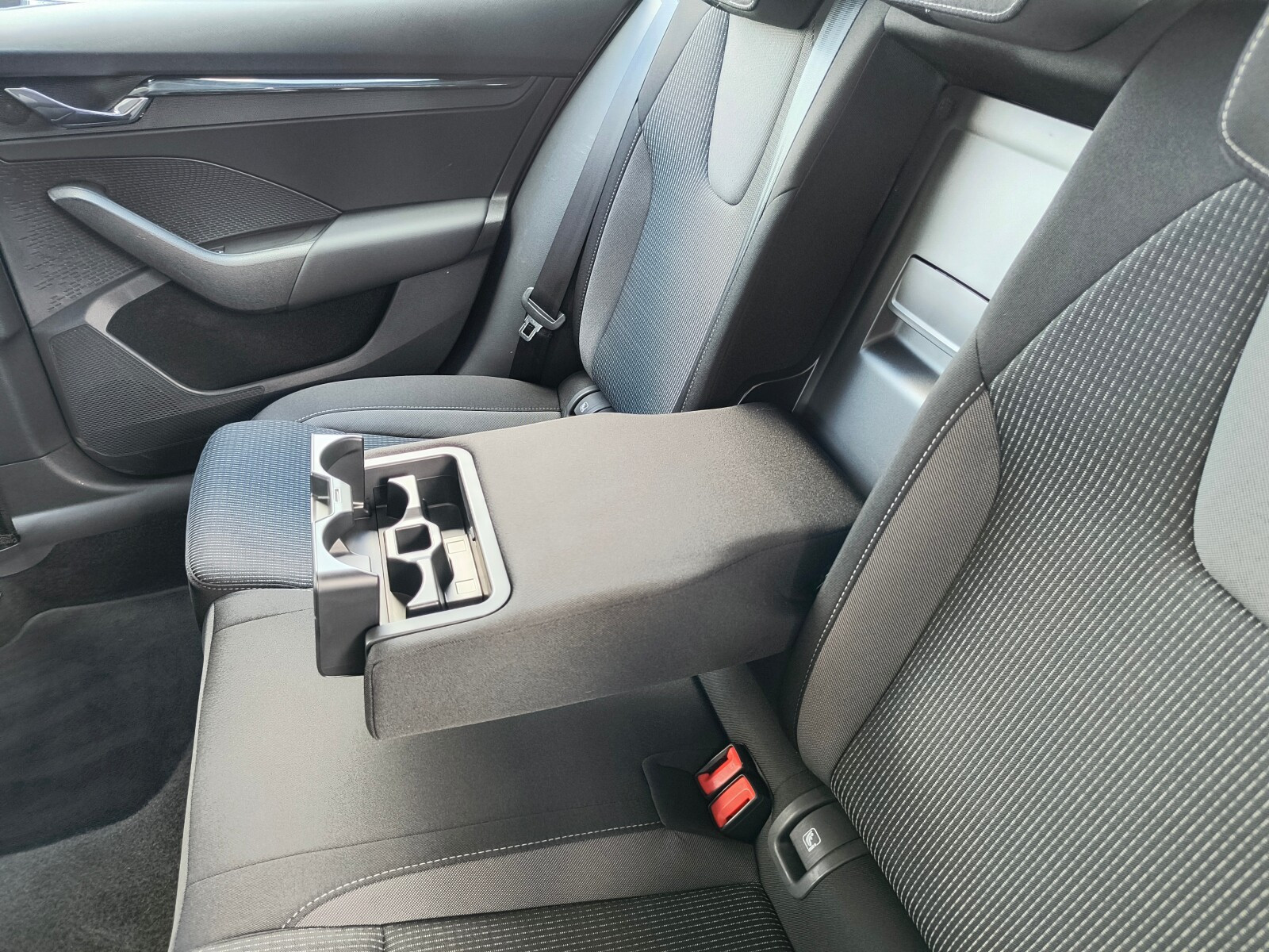 serwis ASO 2.0TDI 150KM bezwypadkow pakiety SmartLink led navi VAT23%