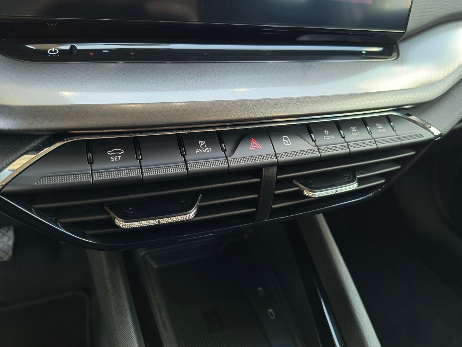 serwis ASO 2.0TDI 150KM bezwypadkow pakiety SmartLink led navi VAT23%