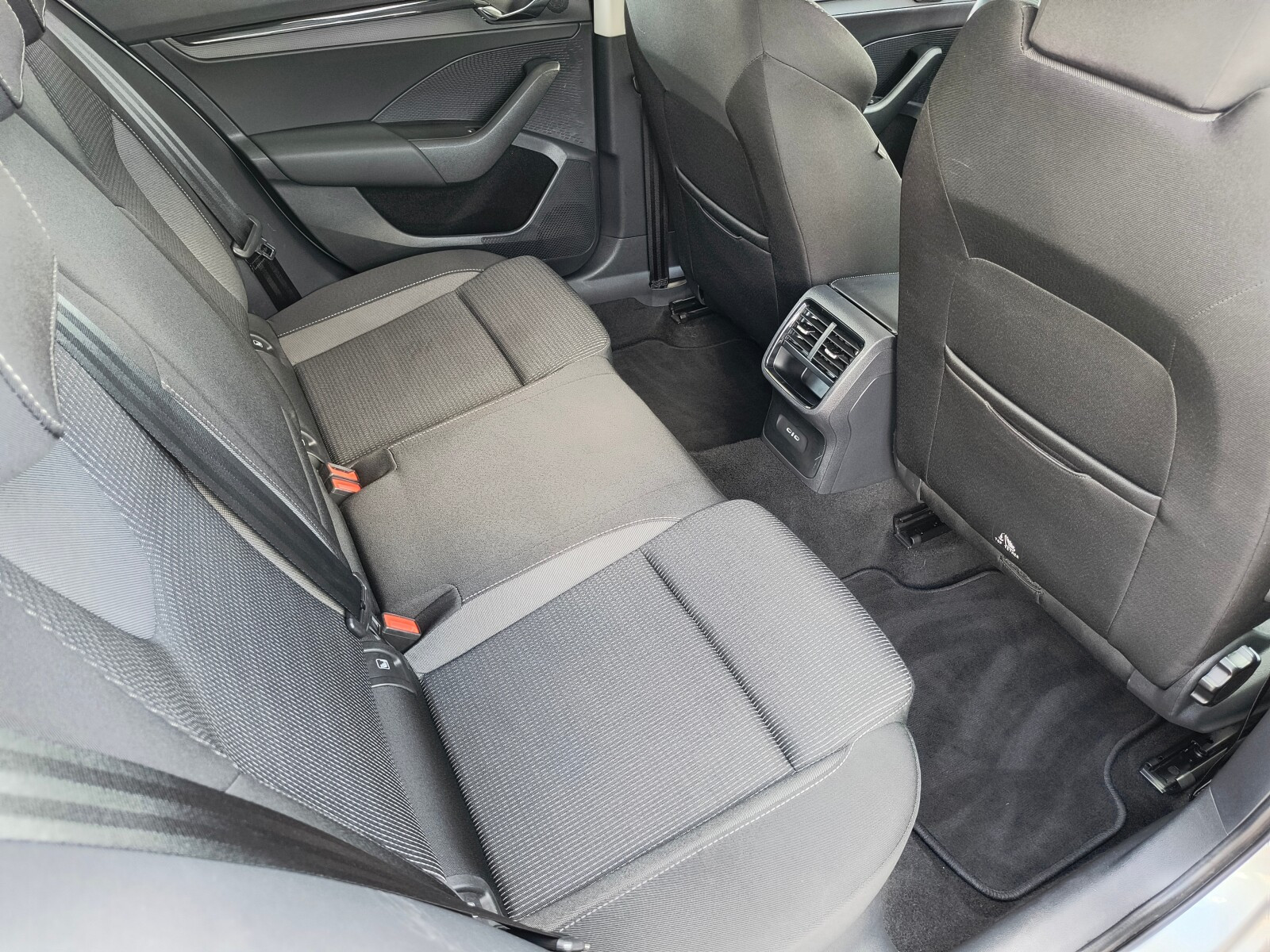 serwis ASO 2.0TDI 150KM bezwypadkow pakiety SmartLink led navi VAT23%