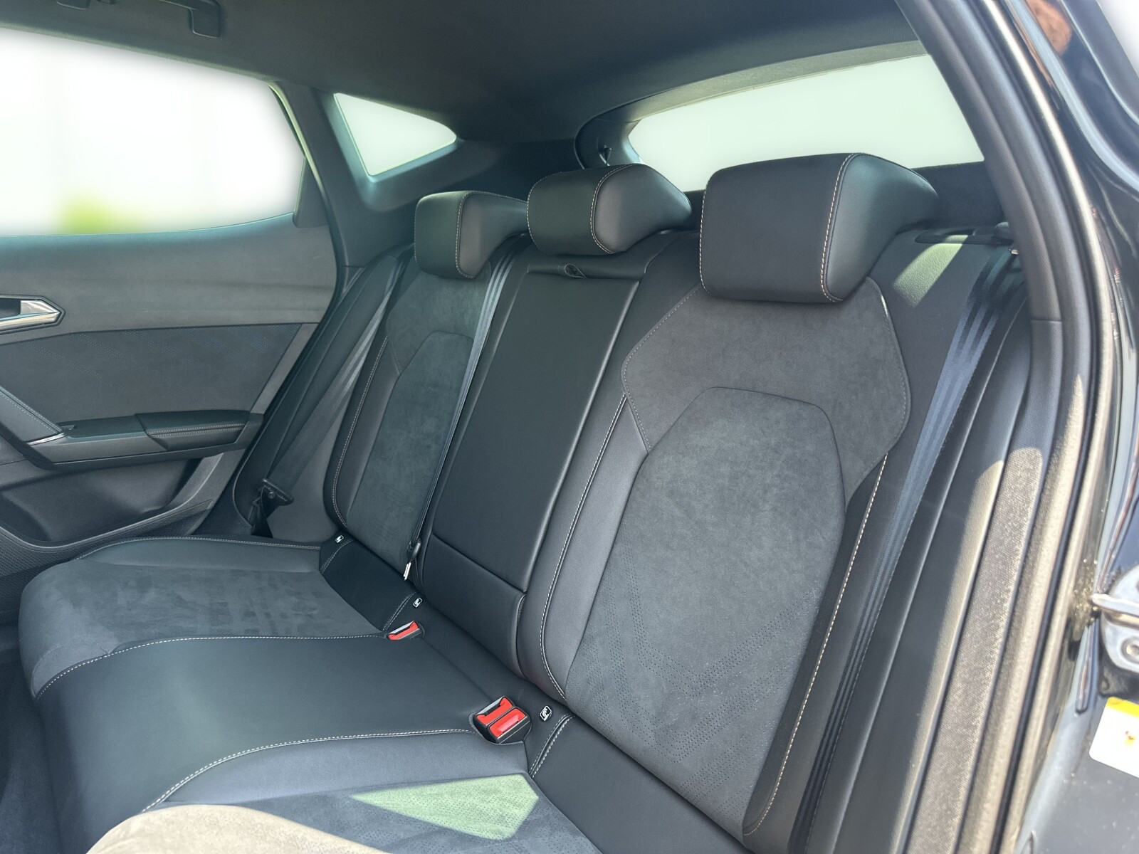 VZ 2.0 TSI 333KM Hak holowniczy Zawieszenie DCC Reflektory Matrix LED