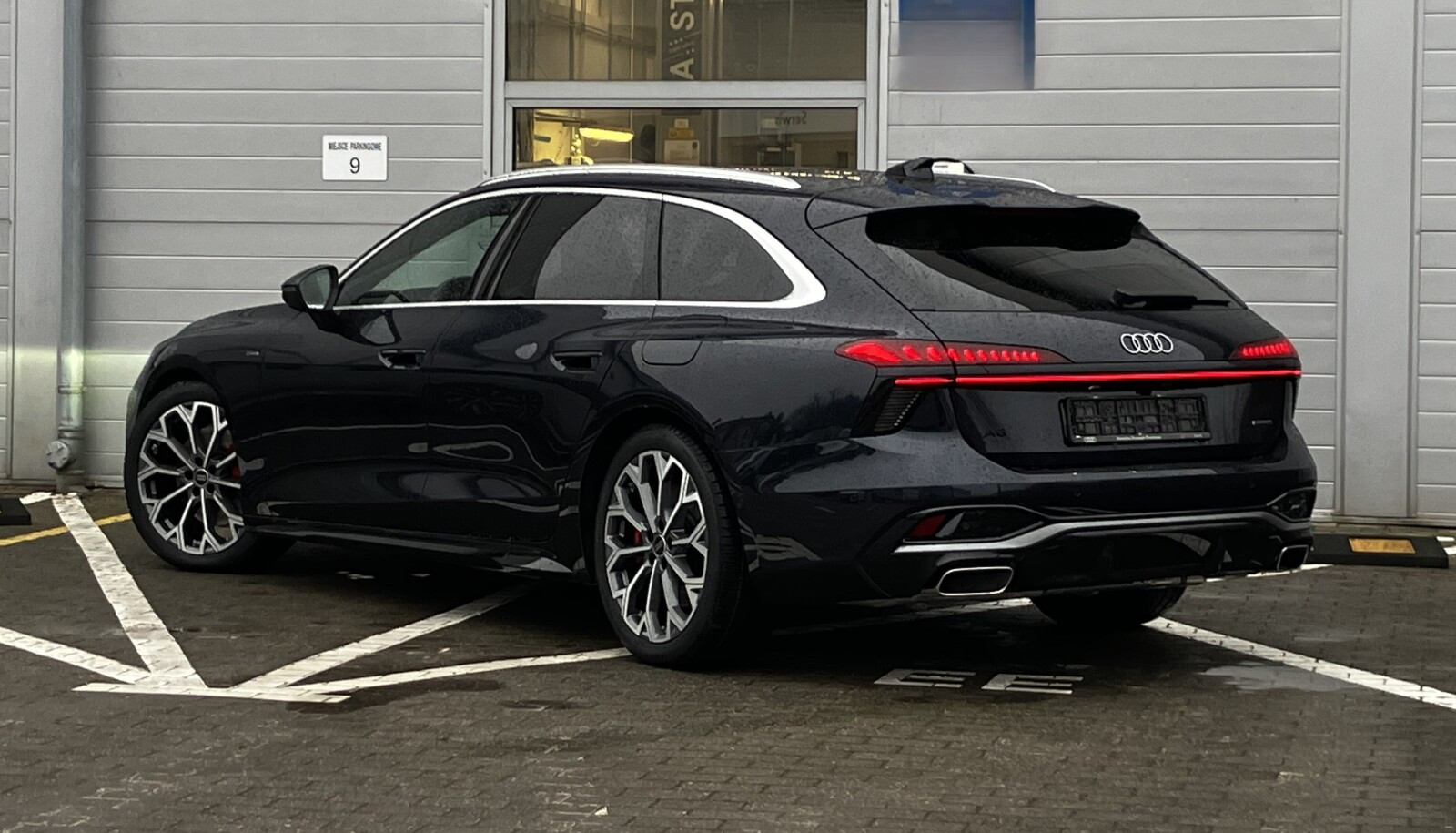 e-hybrid | S Line | Skrętna oś | Asystenci | Gwarancja 5 lat