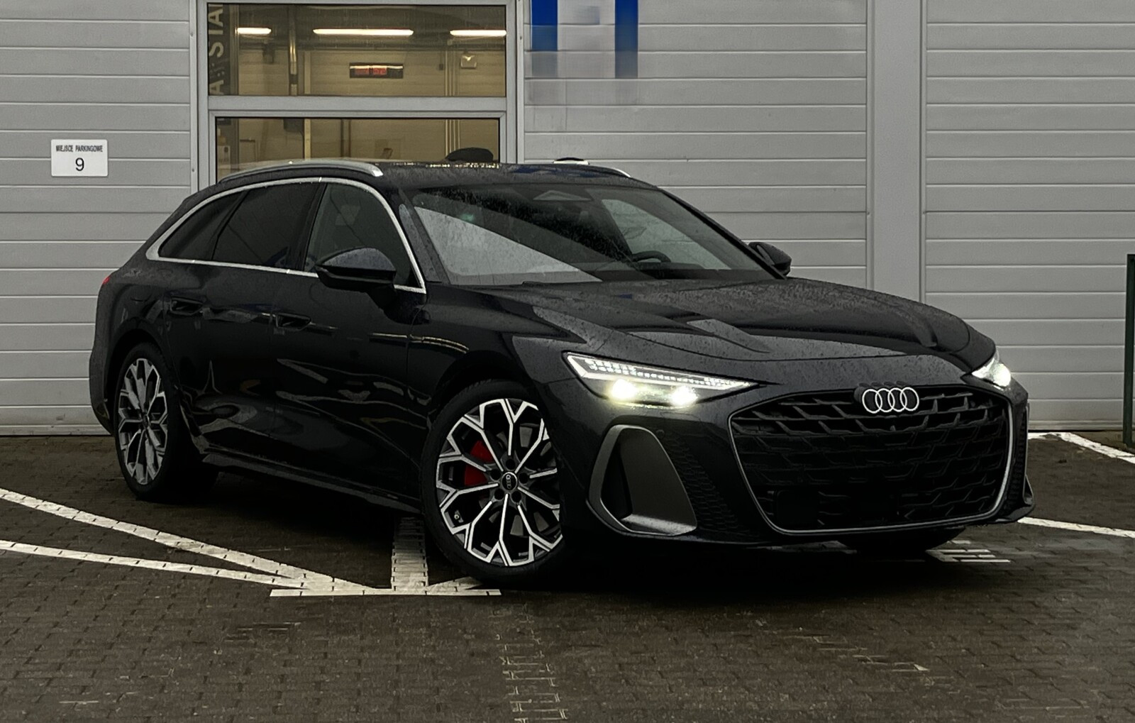 e-hybrid | S Line | Skrętna oś | Asystenci | Gwarancja 5 lat