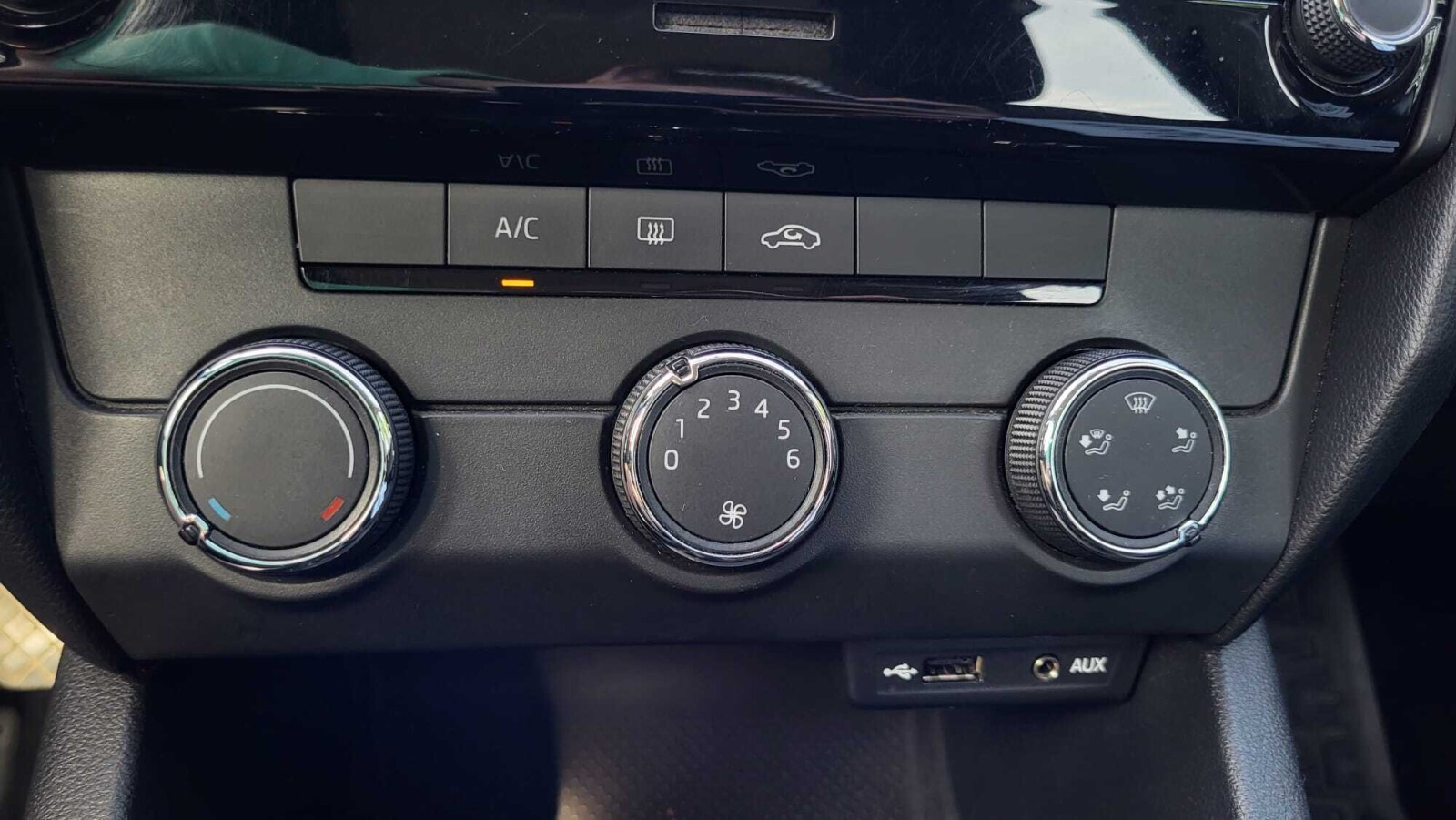 1.6 TDI 115KM 5MT; Czujniki Parkowania; Klimatyzacja; Bluetooth