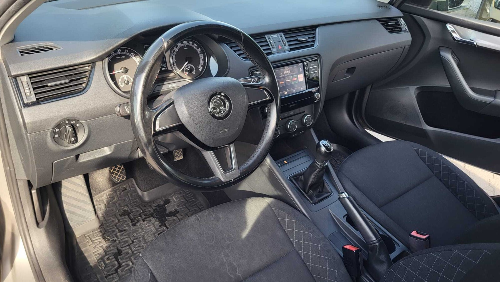 1.6 TDI 115KM 5MT; Czujniki Parkowania; Klimatyzacja; Bluetooth