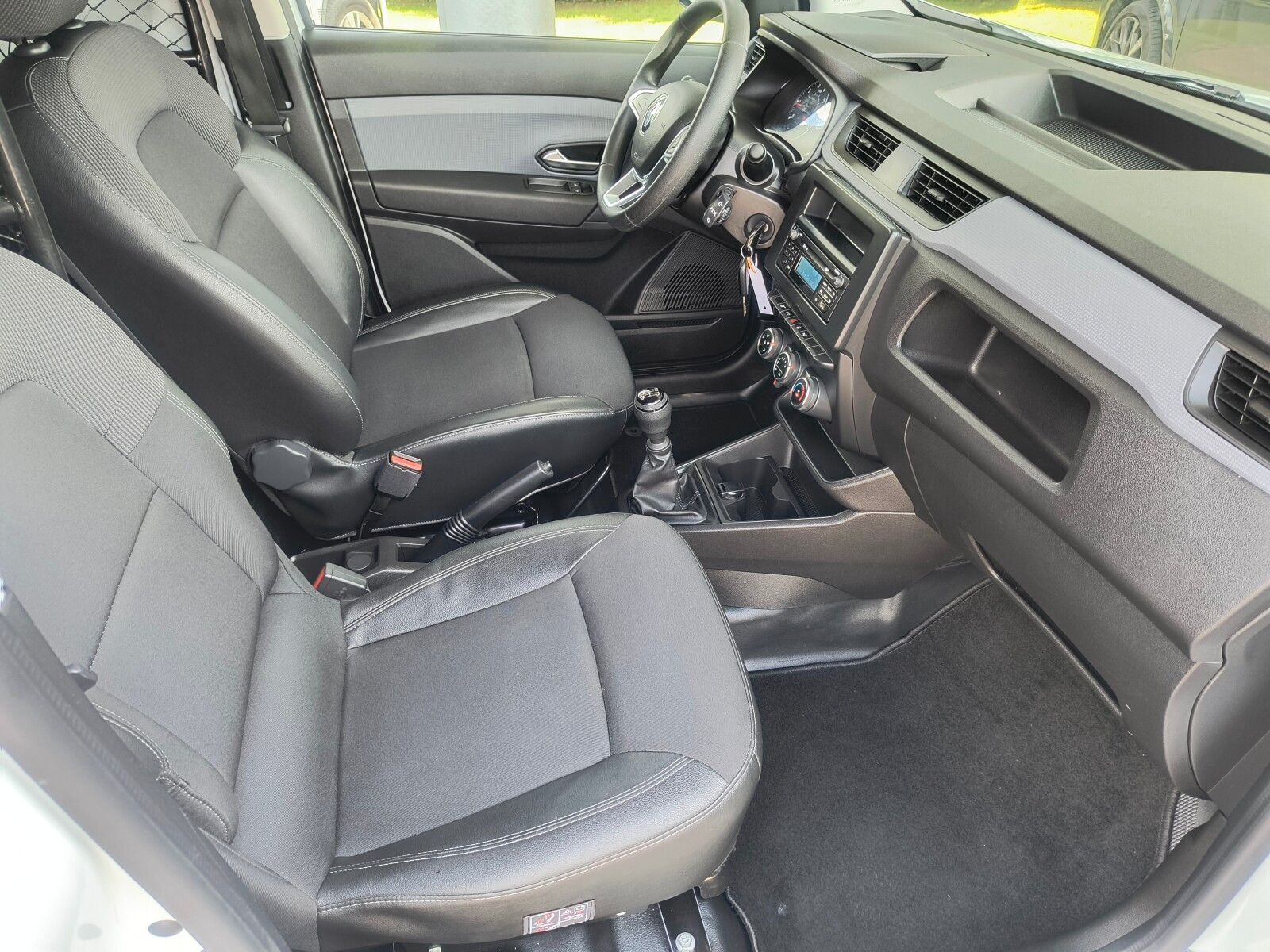 serwis 1.5 diesel 75KM PDC Airbag klimatyzacja Bluetooth lust.el. VAT