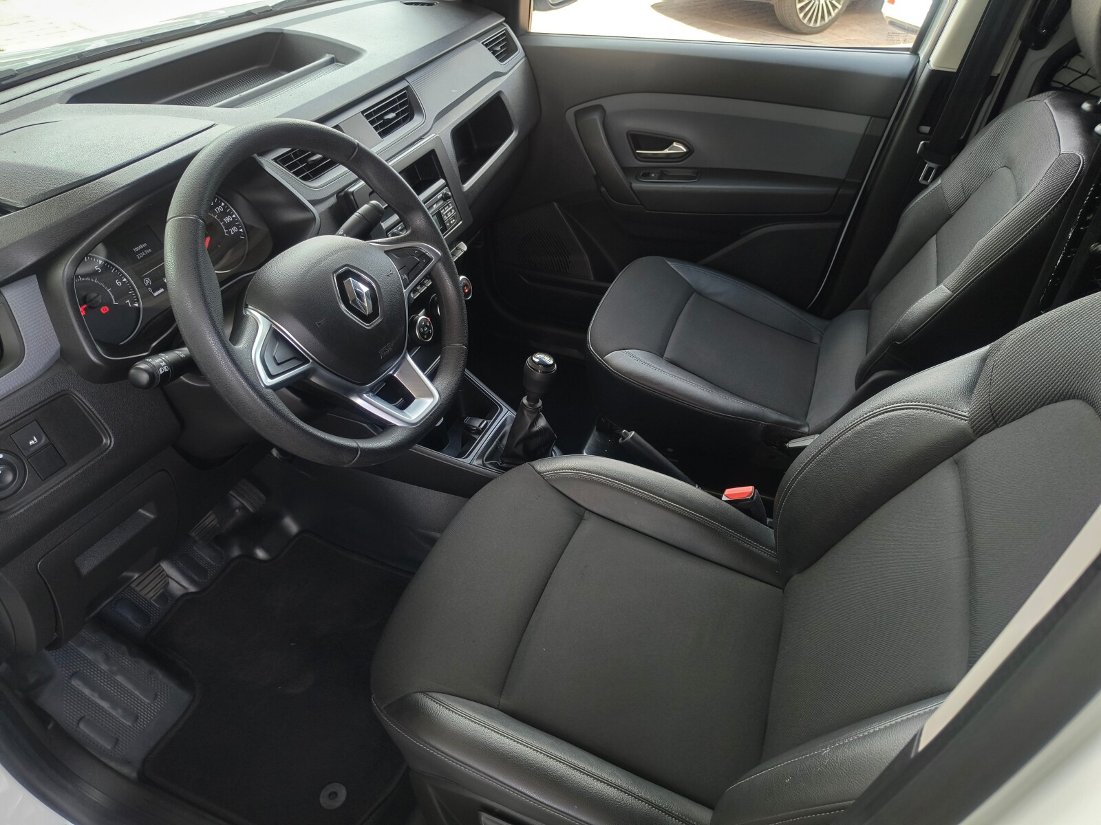 serwis 1.5 diesel 75KM PDC Airbag klimatyzacja Bluetooth lust.el. VAT