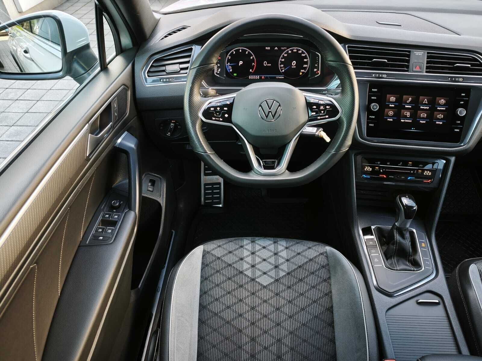 R-Line, ACC, Hak, Kamera, LED Matrix, Digital Cockpit, CarPlay, 1 wł.