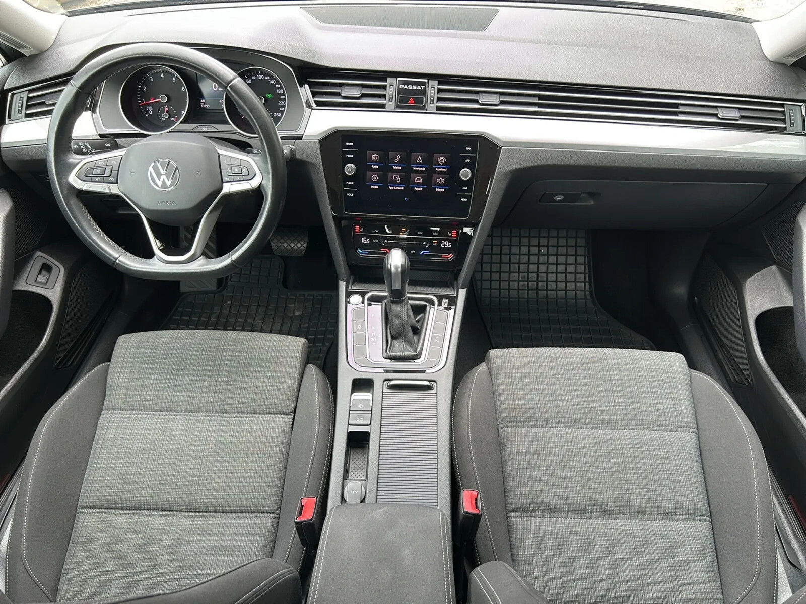 Business + Pakiety, ACC, Podgrzewane fotele, GPS, ergoComfort, KEYLESS