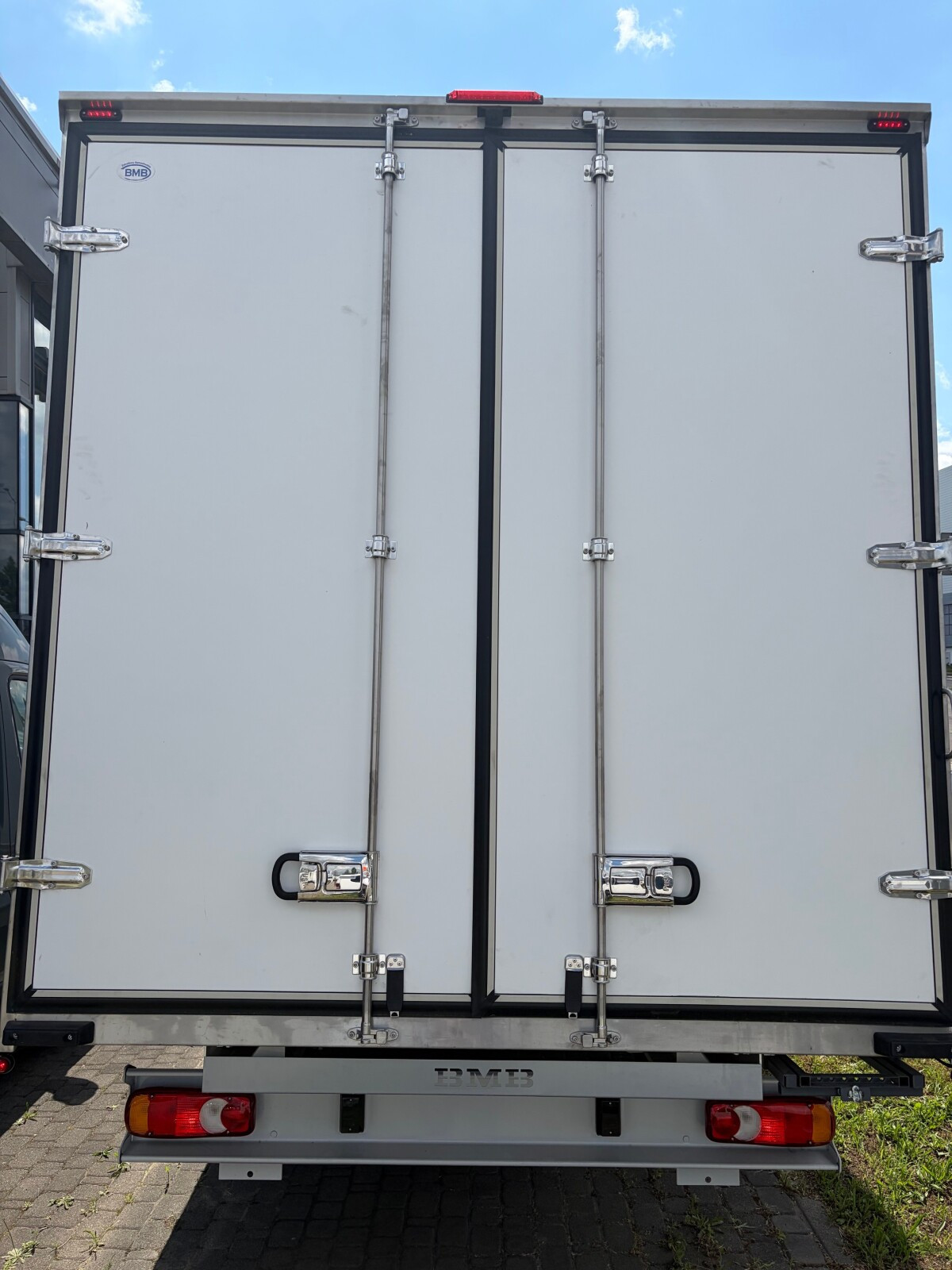 Podwozie KONTENER 10EP Heavy 2.2 T.Diesel 140KM MT6, 3-miejscowe