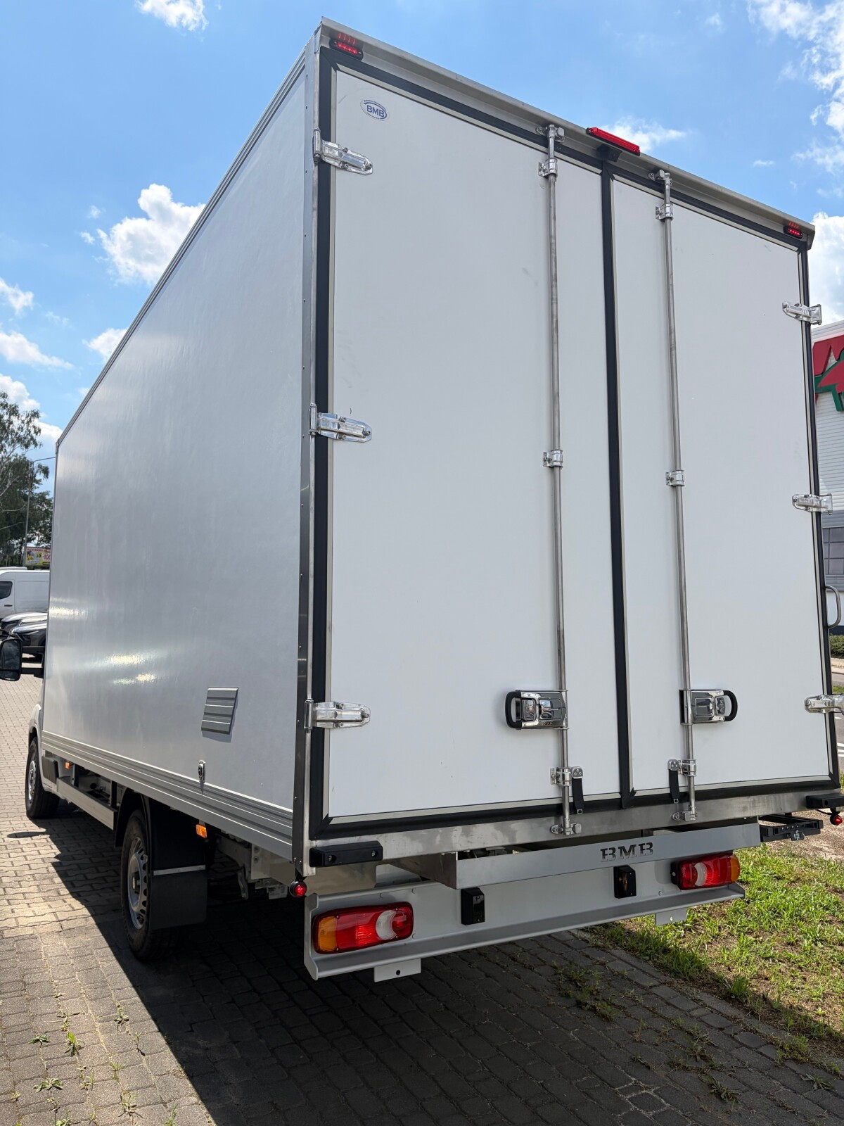 Podwozie KONTENER 10EP Heavy 2.2 T.Diesel 140KM MT6, 3-miejscowe