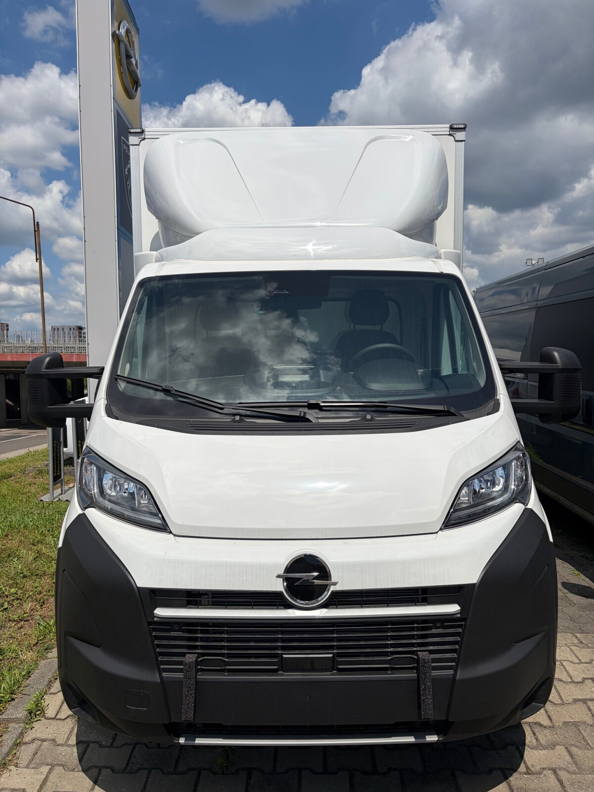 Podwozie KONTENER 10EP Heavy 2.2 T.Diesel 140KM MT6, 3-miejscowe